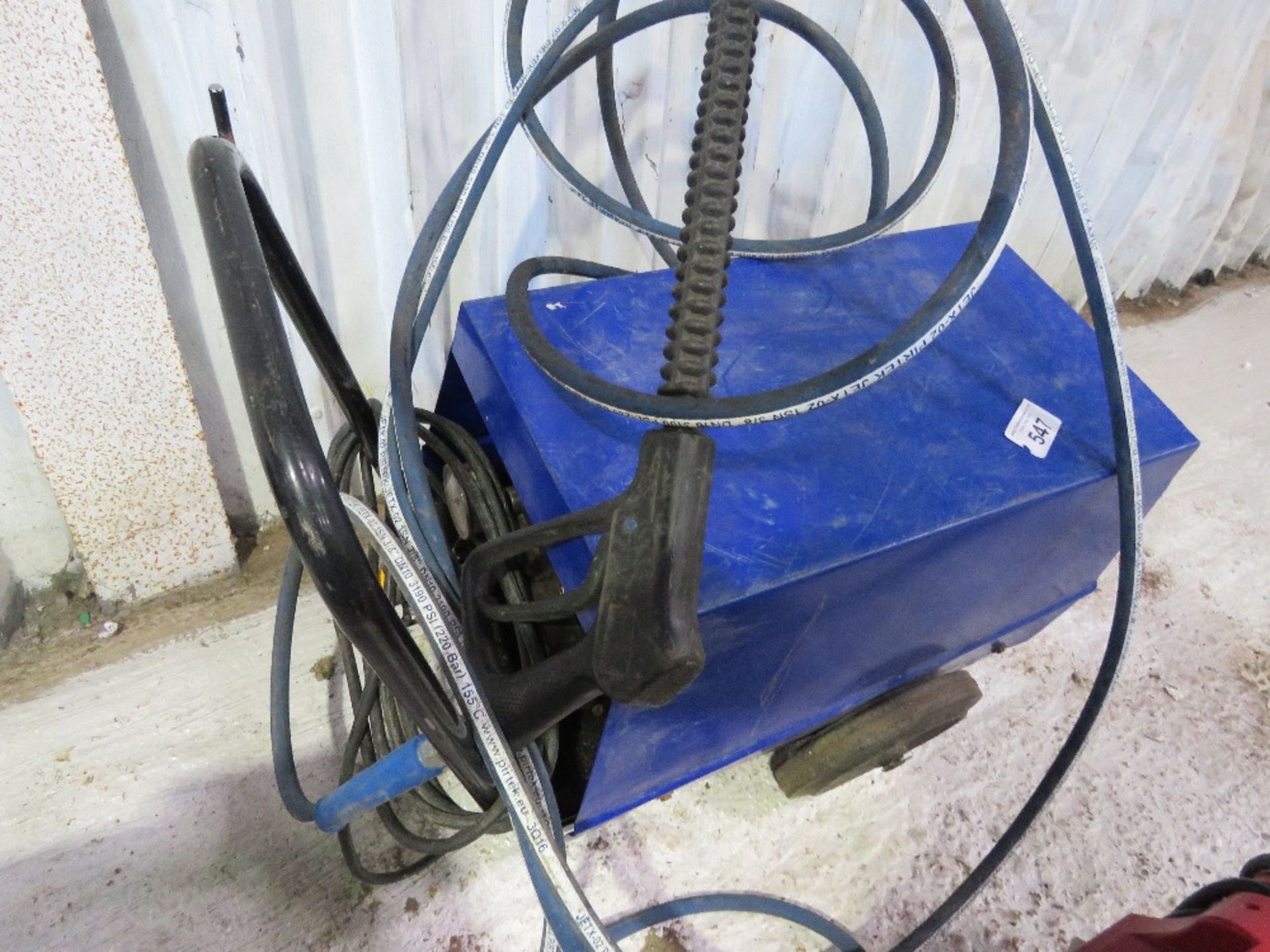 PRESSURE WASHER 240VOLT POWERED.