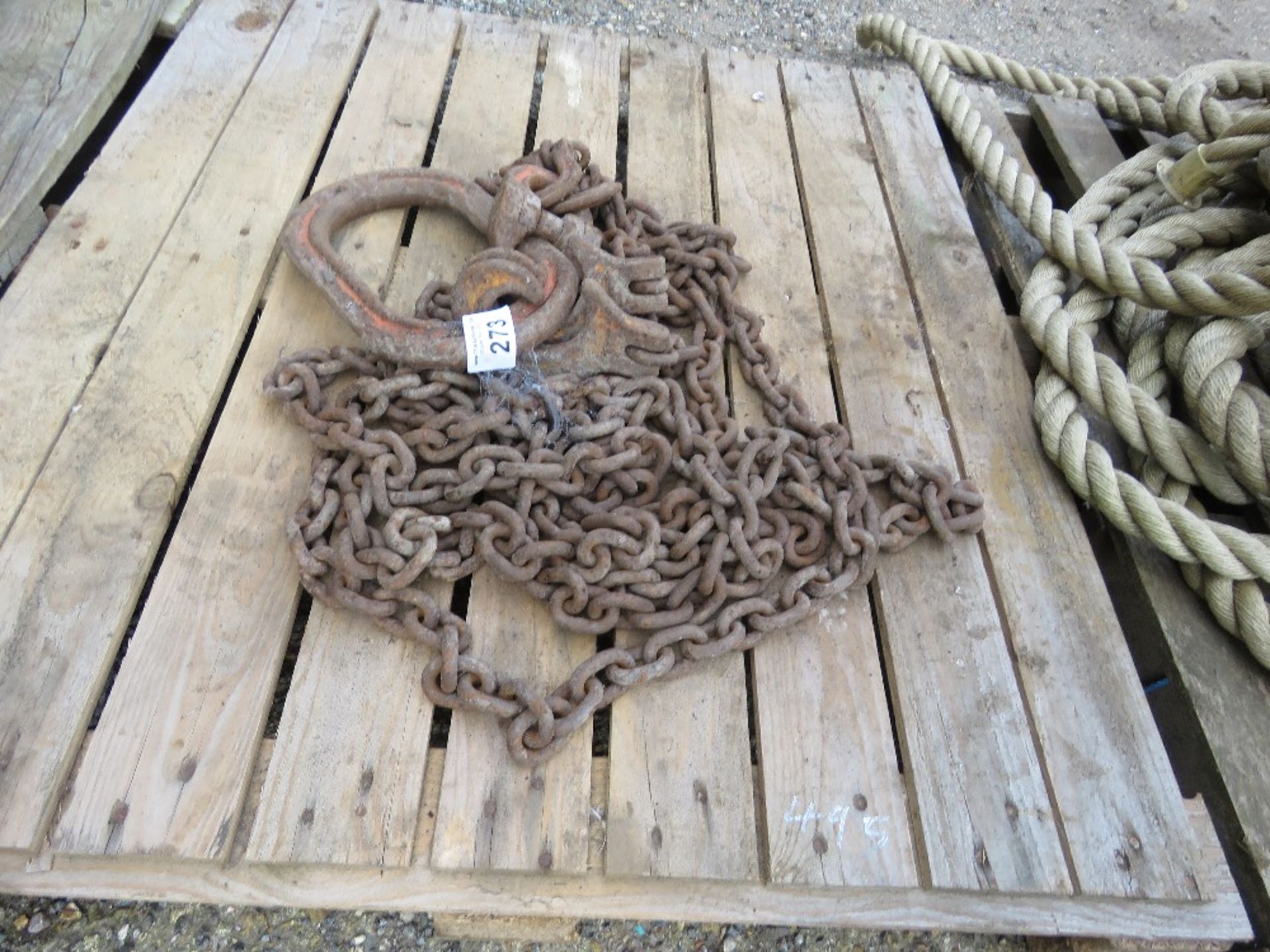 SET OF LIFTING CHAINS.....THIS LOT IS SOLD UNDER THE AUCTIONEERS MARGIN SCHEME, THEREFORE NO VAT WIL - Image 2 of 2