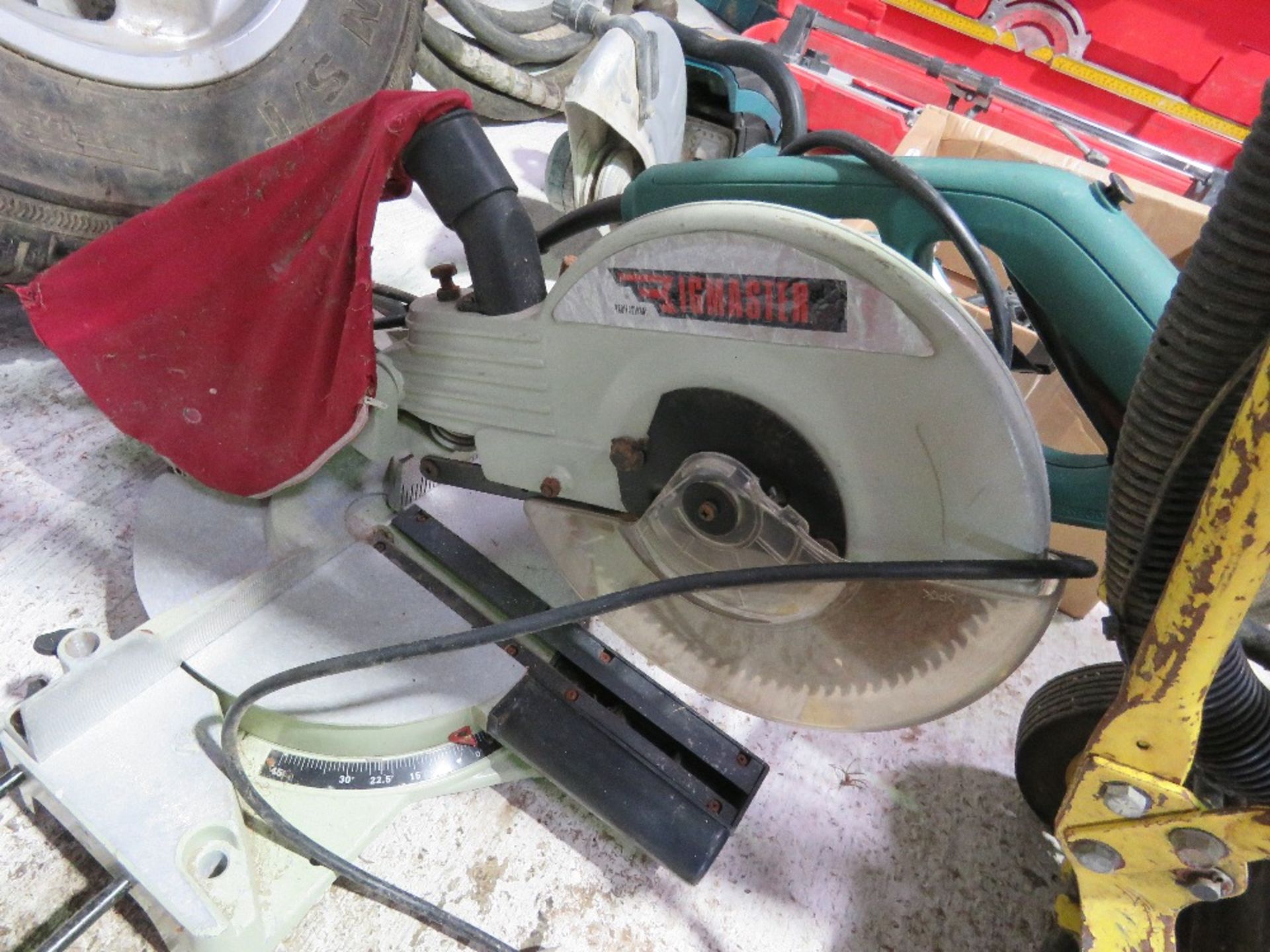 MITRE SAW 110VOLT POWERED.OWNER MOVING HOUSE.....THIS LOT IS SOLD UNDER THE AUCTIONEERS MARGIN SCHEM - Image 3 of 4
