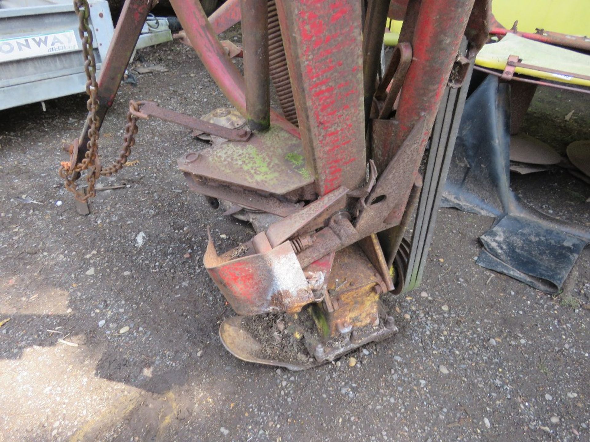NEW HOLLAND TRACTOR MOUNTED DISC HAY MOWER.....THIS LOT IS SOLD UNDER THE AUCTIONEERS MARGIN SCHEME, - Image 6 of 10