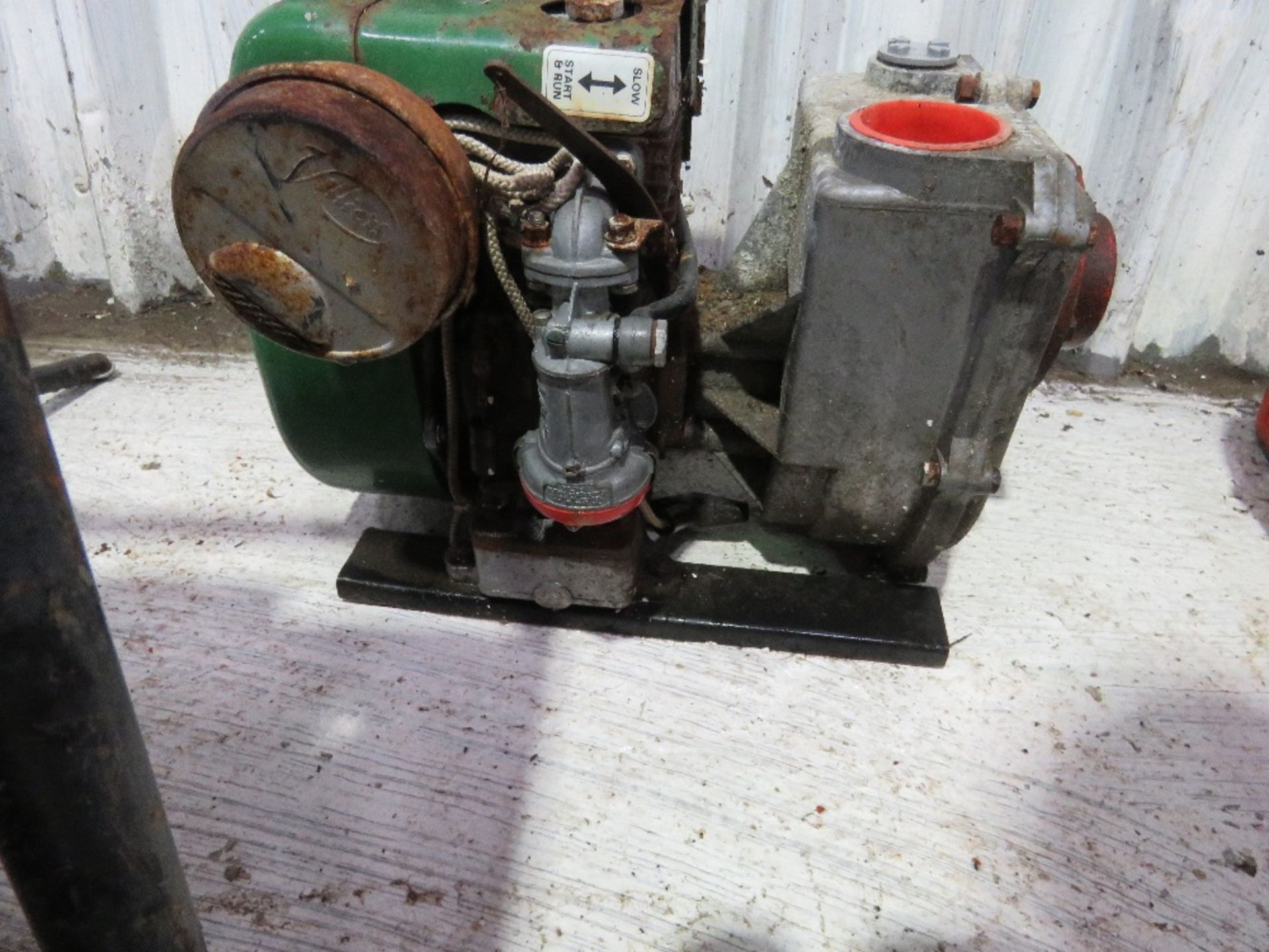 PETROL ENGINED WATER PUMP.....THIS LOT IS SOLD UNDER THE AUCTIONEERS MARGIN SCHEME, THEREFORE NO VAT - Image 3 of 4