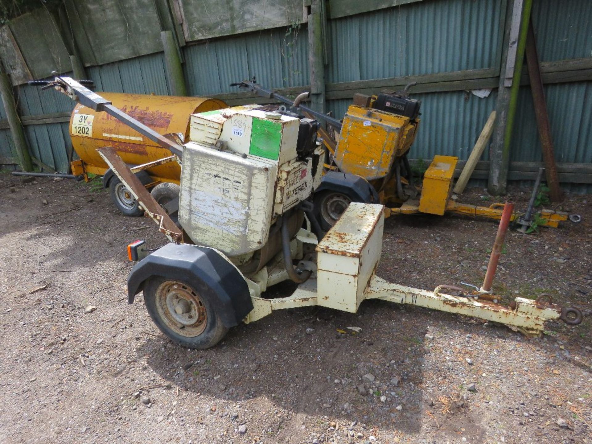 TEREX BENFORD SINGLE DRUM ROLLER ON TRAILER. WHEN TESTED WAS SEEN TO RUN, DRIVE AND VIBRATE...SEE VI