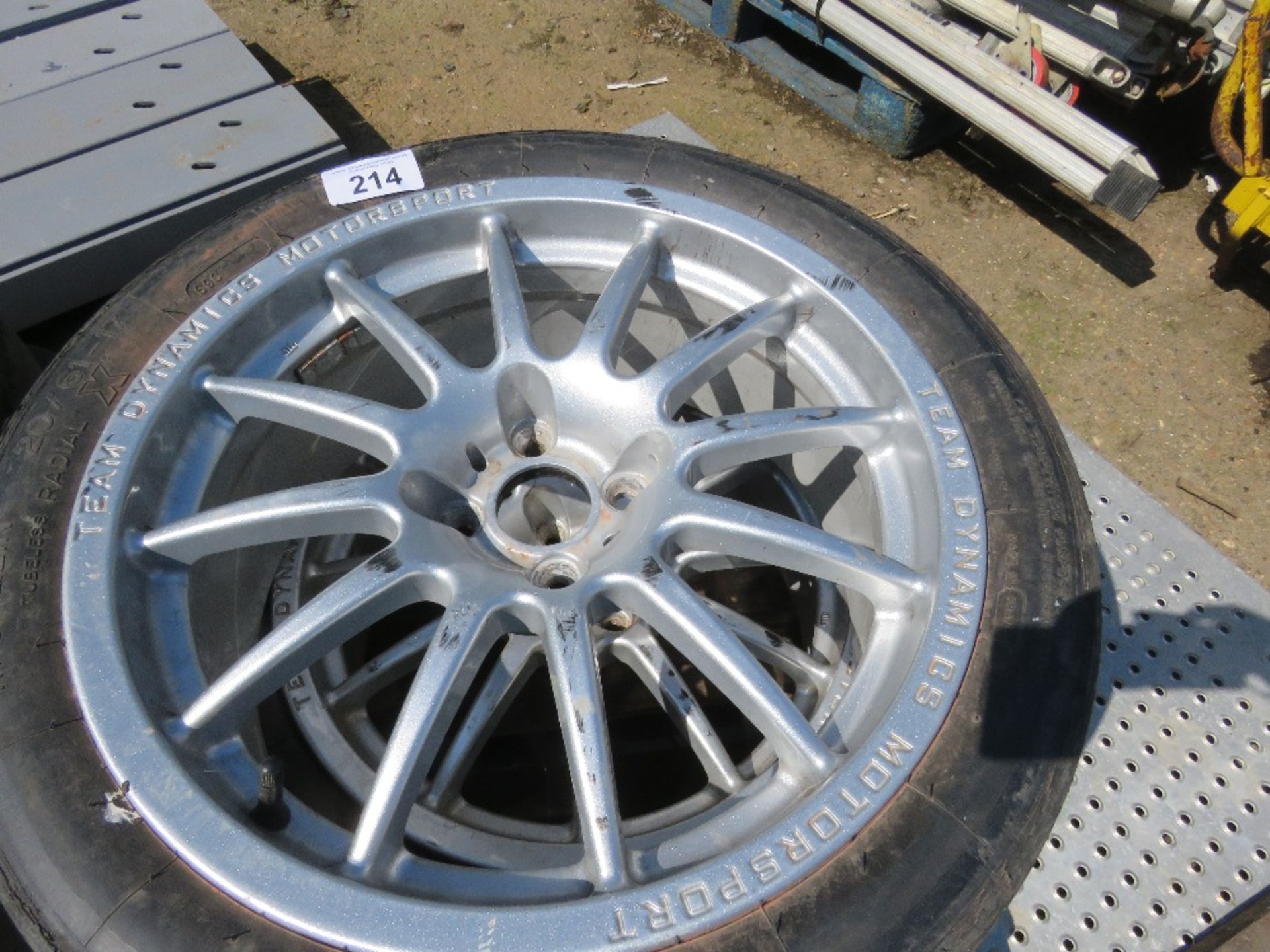 SET OF 4NO TEAM DYNAMICS MOTORSPORT RACING WHEELS AND TYRES, PREVIOUSLY USED ON AN ALFA ROMEO 33 RA - Image 2 of 4