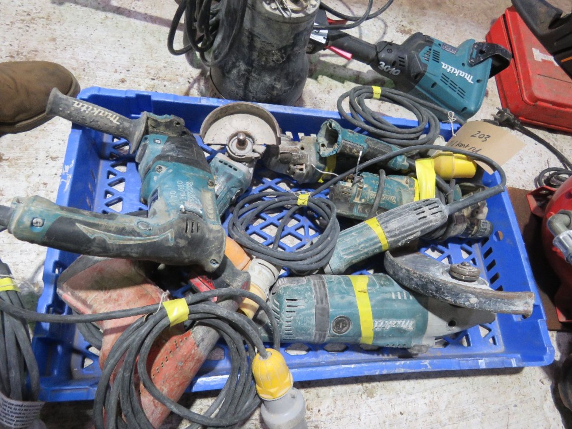 TRAY OF MIXED POWER TOOLS INCLUDING BATTERY STRIMMER AND SUBMERSIBLE WATER PUMP. - Image 3 of 6