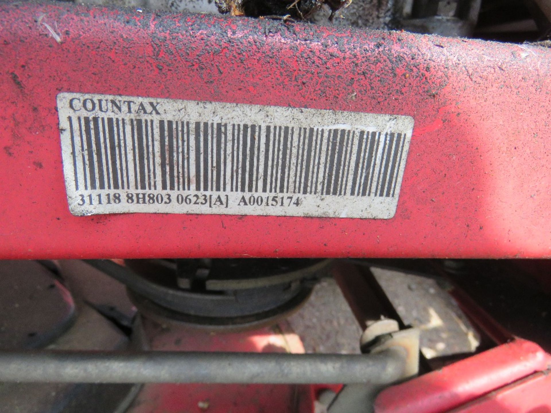 COUNTAX C800H RIDE ON MOWER. WHEN TESTED WAS SEEN TO RUN AND DRIVE..SEE VIDEO. BATTERY FLAT.....THIS - Image 8 of 8