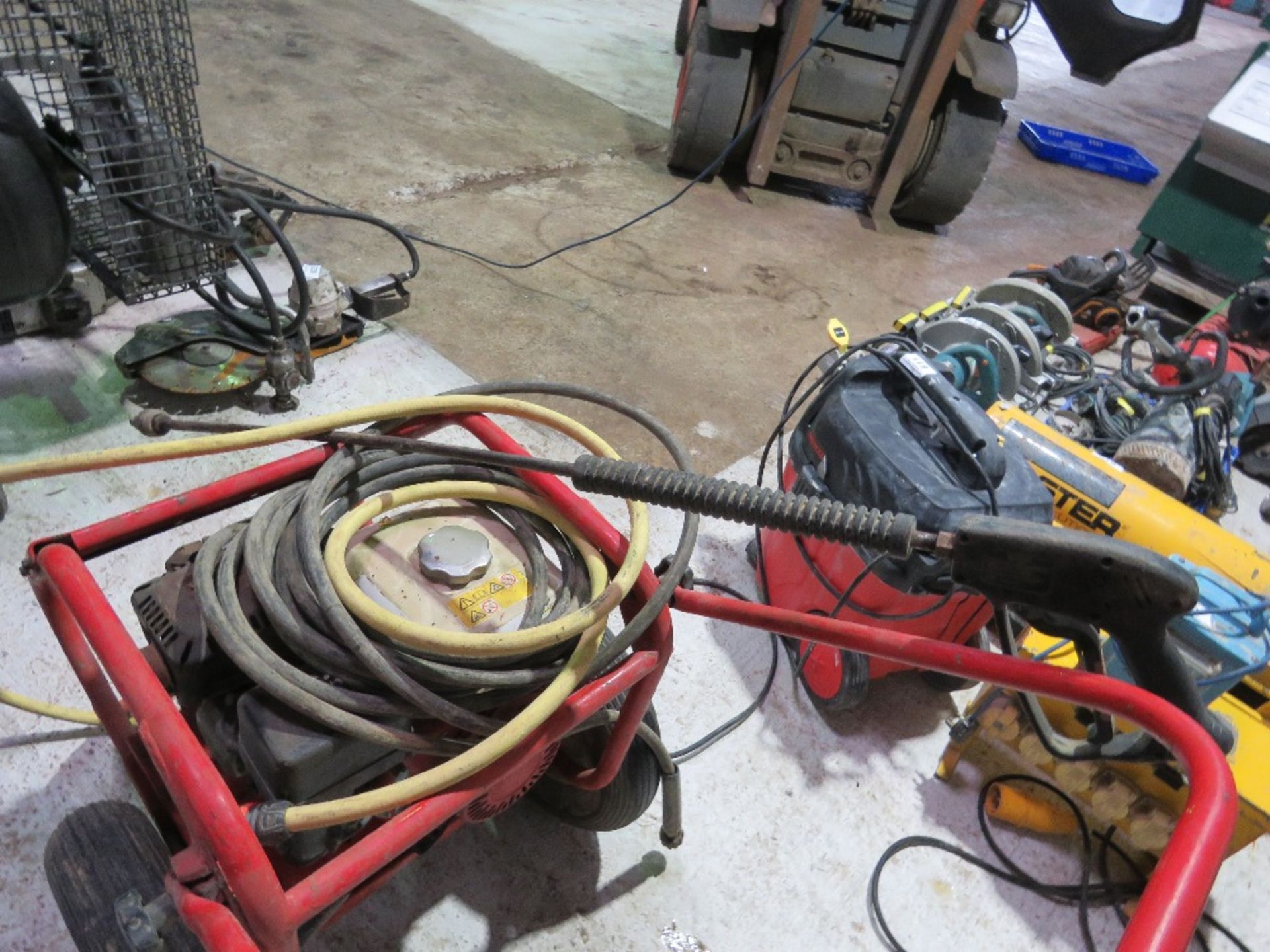 PETROL ENGINED PRESSURE WASHER WITH HOSE AND LANCE. - Image 7 of 8