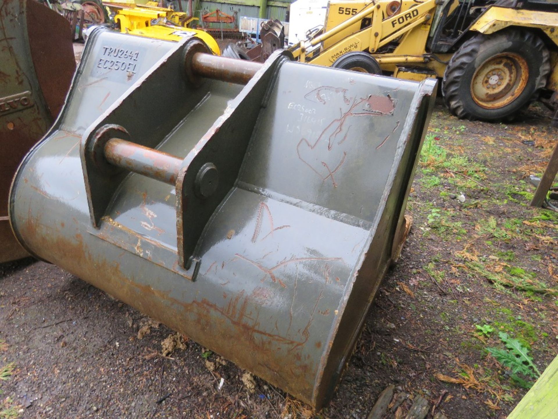 GENUINE VOLVO EXCAVATOR BUCKET SUITABLE FOR 35TONNE EXCAVATOR ON 90MM PINS. 1.5M WIDTH APPROX. APPEA - Bild 4 aus 4