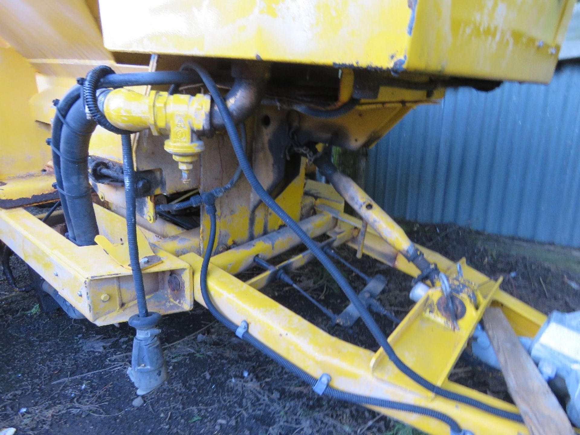 CHARITY LOT!! ECON SINGLE AXLED TOWED SALT SPREADER WITH WHEEL DRIVEN HYDRAULIC SYSTEM. UNUSED FOR - Image 3 of 14