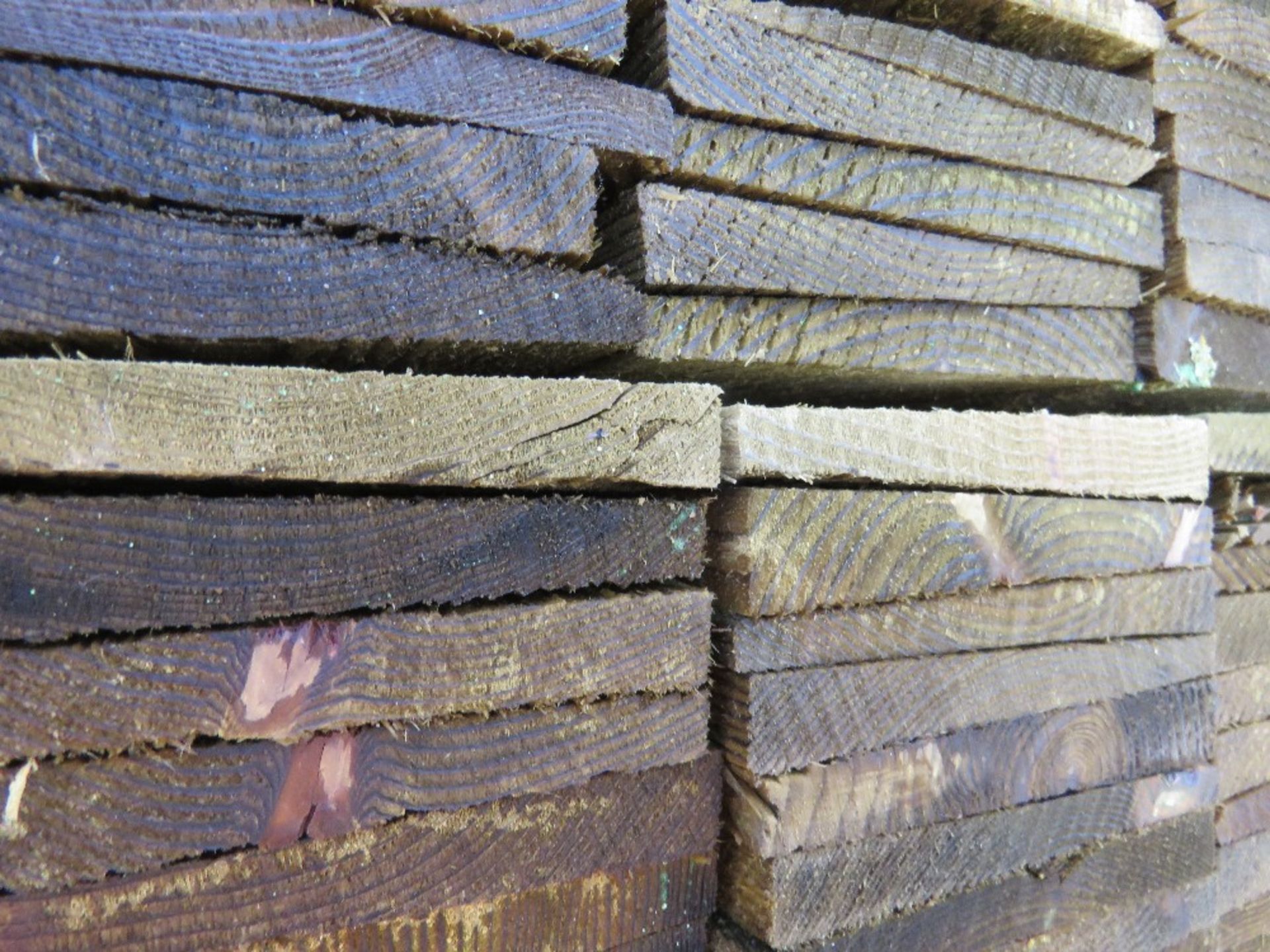 MEDIUM PACK OF PRESSURE TREATED FEATHER EDGE CLADDING TIMBER BOARDS 1.65M LENGTH X 100MM WIDTH APPRO - Image 3 of 3