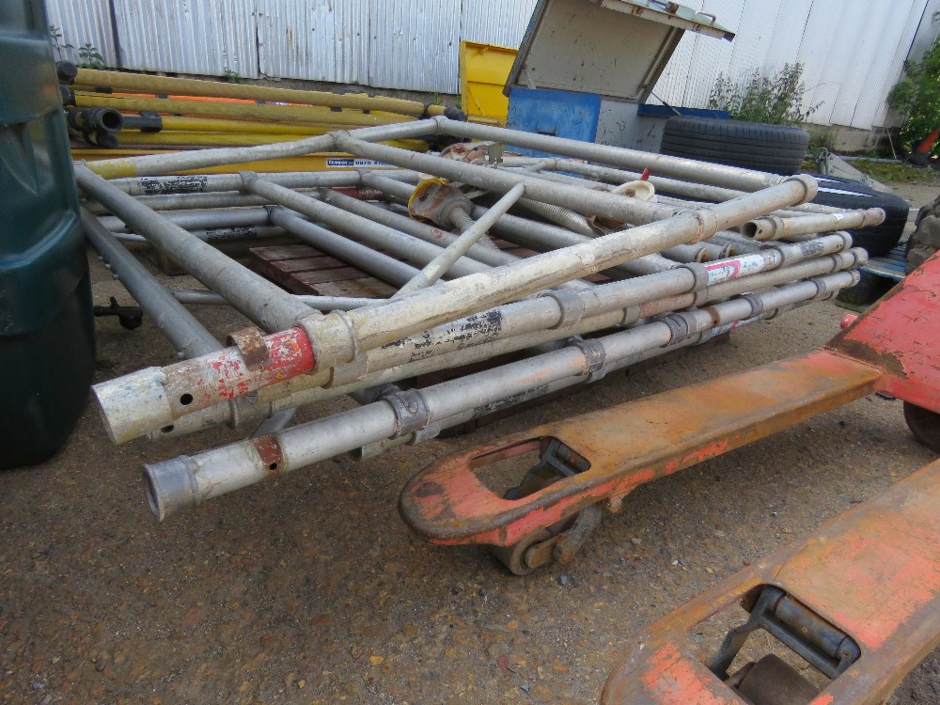 ALUMINIUM SCAFFOLD TOWER PARTS AS SHOWN.....THIS LOT IS SOLD UNDER THE AUCTIONEERS MARGIN SCHEME, TH - Image 2 of 4