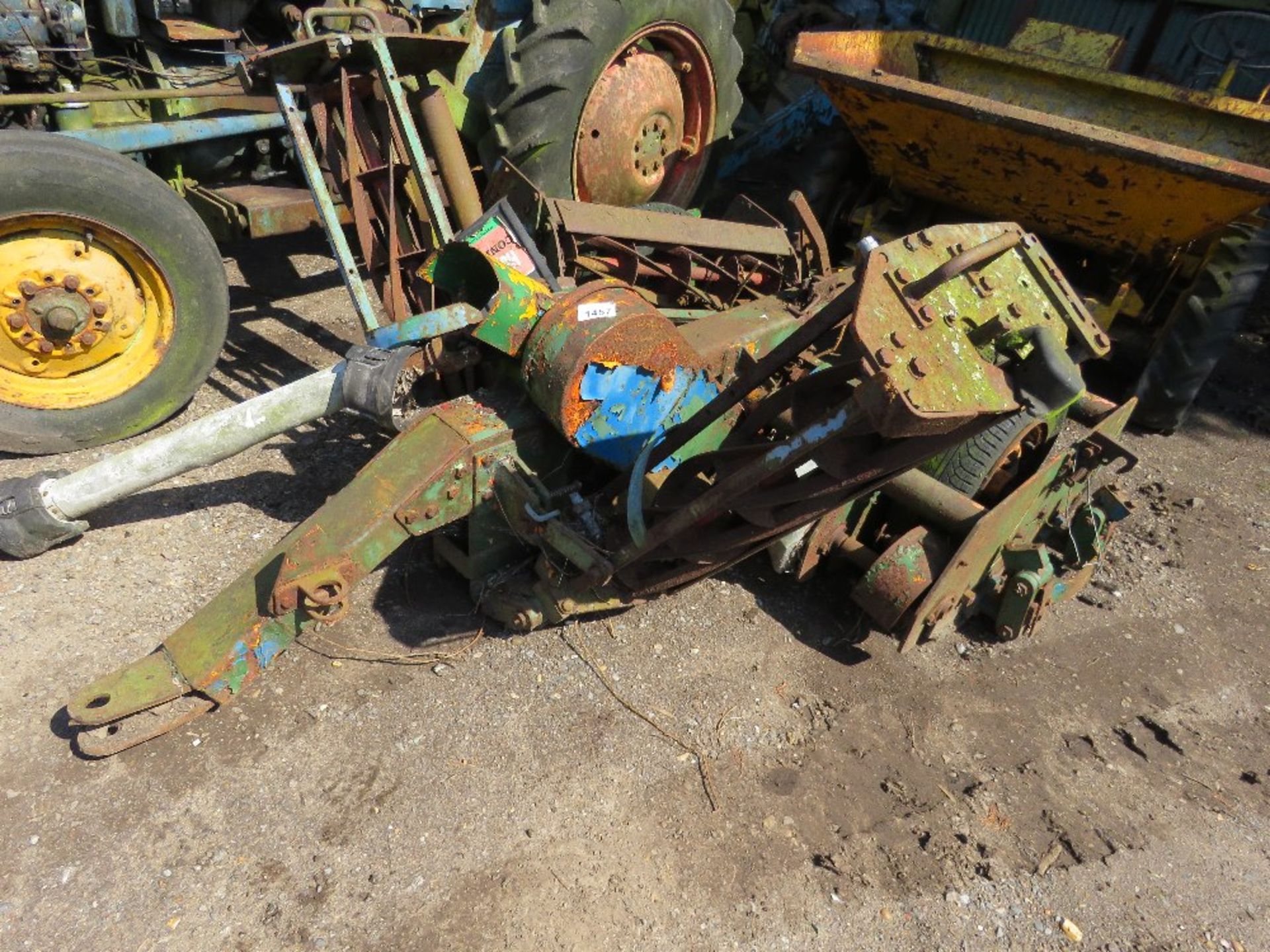 PTO DRIVEN TOWED GANGMOWER SET.....THIS LOT IS SOLD UNDER THE AUCTIONEERS MARGIN SCHEME, THEREFORE N