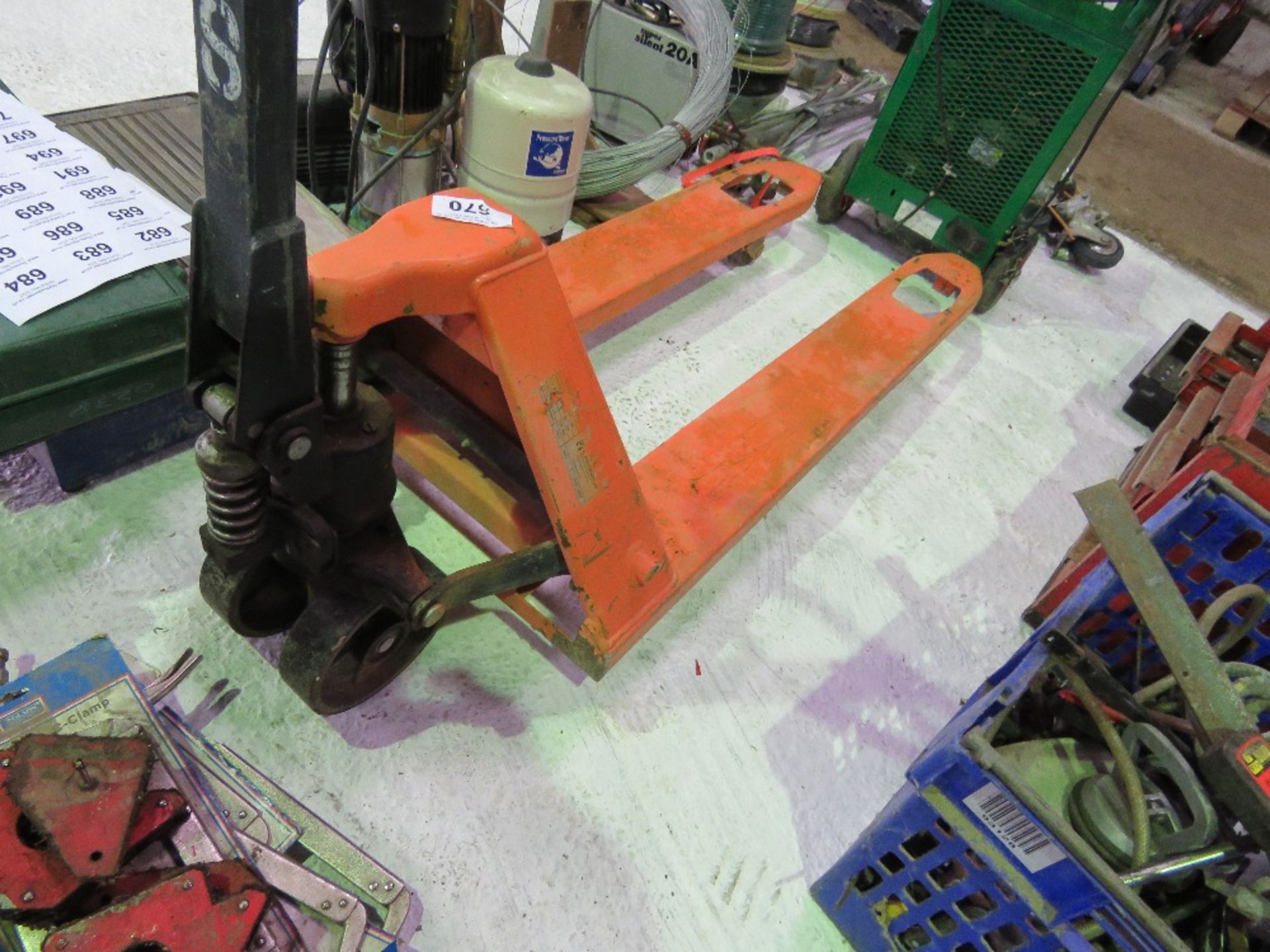 HYDRAULIC PALLET TRUCK THX6908 - Image 3 of 3