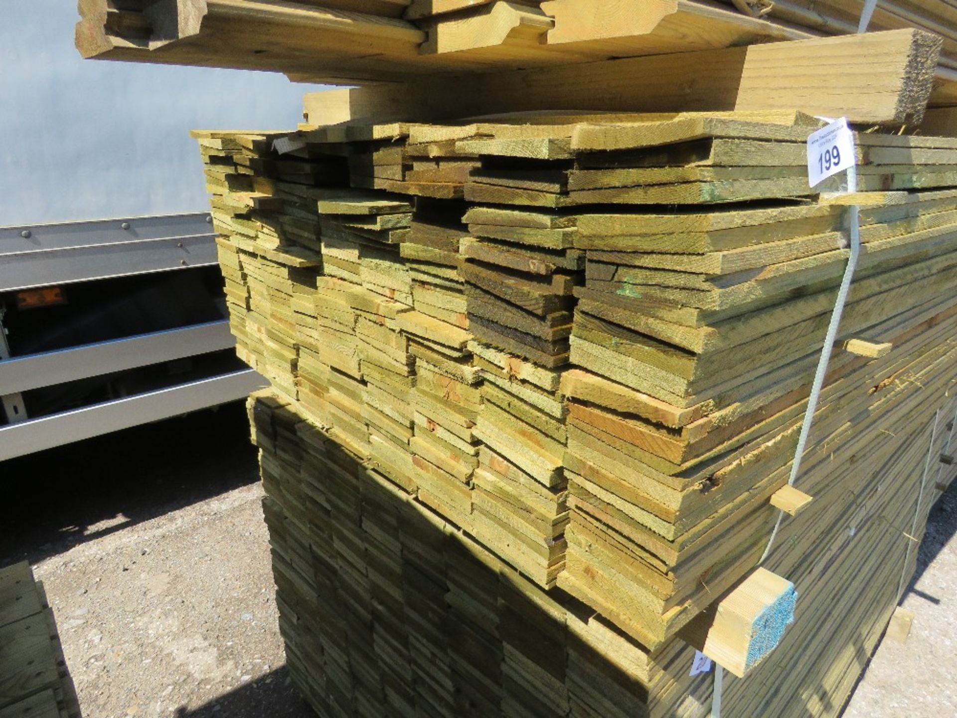 MEDIUM PACK OF PRESSURE TREATED FEATHER EDGE CLADDING TIMBER BOARDS 1.65M LENGTH X 100MM WIDTH APPRO - Image 2 of 3