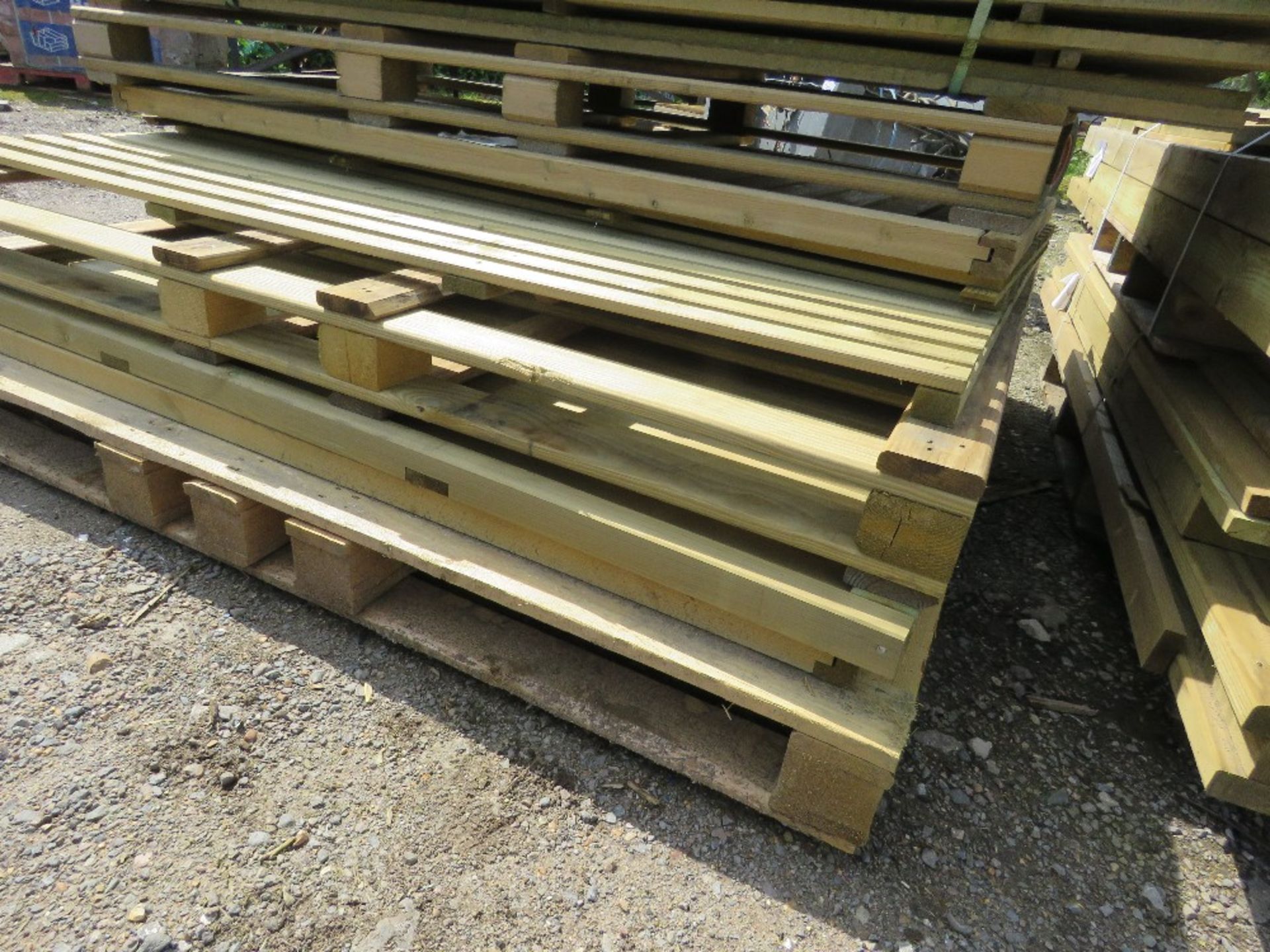 STACK OF ASSORTED FENCE PANELS AND TIMBERS AS SHOWN. - Image 10 of 10