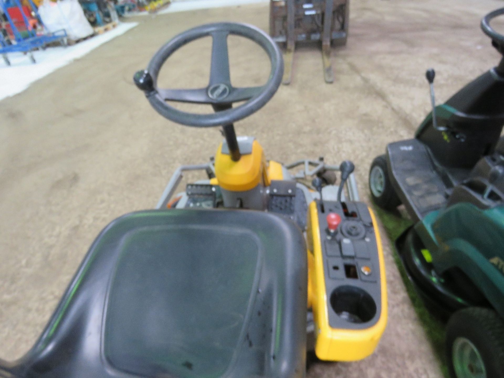 STIGA PARK ROYAL 4WD RIDE ON MOWER WITH OUTFRONT COMBIPRO 110 DECK FITTED. HONDA PETROL ENGINE. WHE - Image 7 of 12