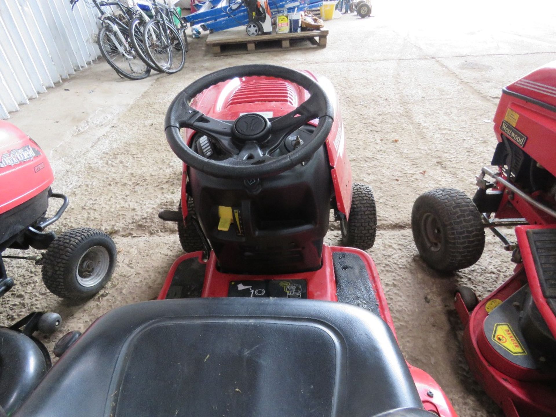 LAWNFLITE 603RT RIDE ON MOWER. WHEN BRIEFLY TESTED WAS SEEN TO RUN, DRIVE AND MOWERS ENGAGED. - Image 6 of 10