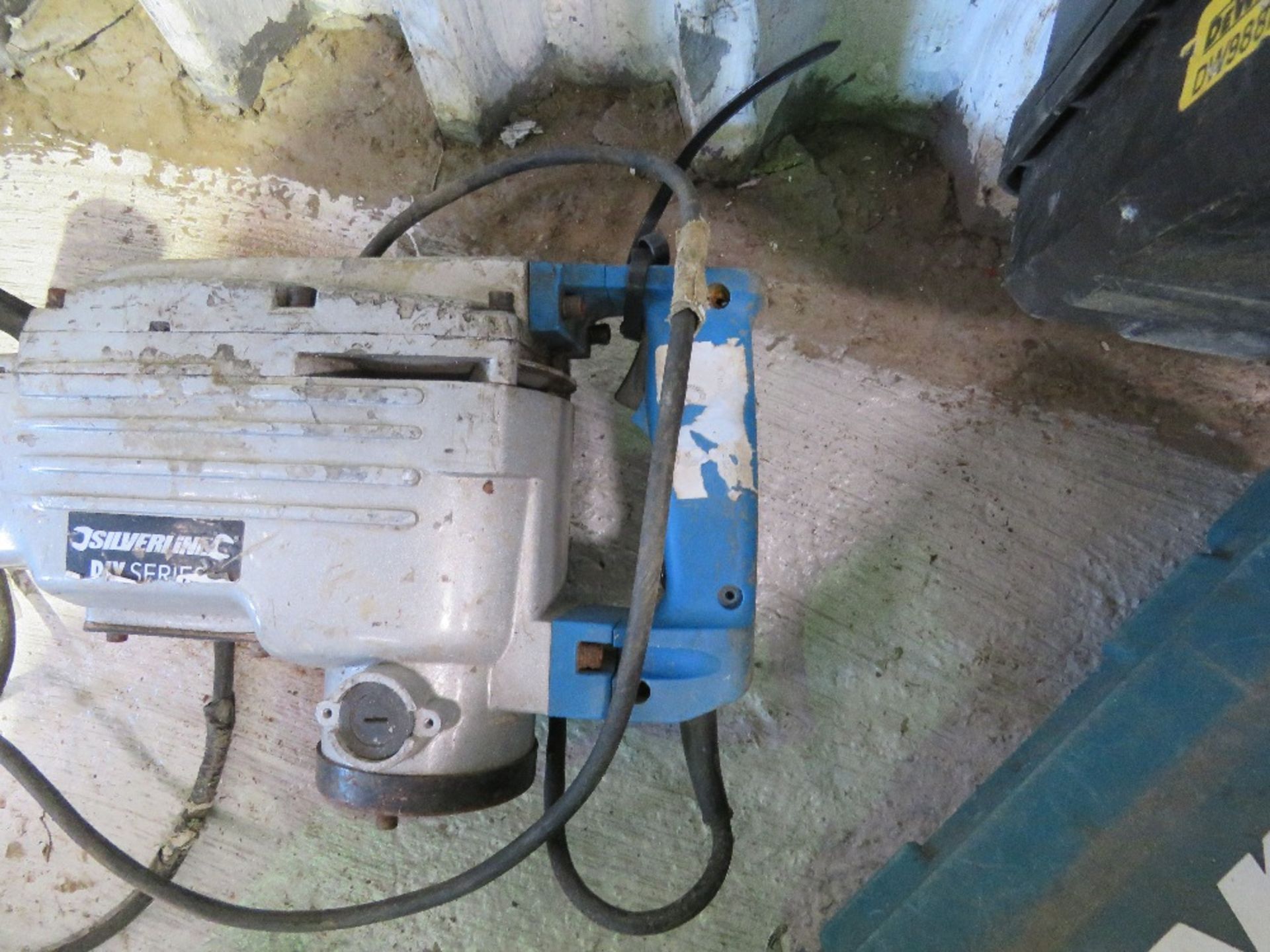 BREAKER DRILL 240VOLT PLUS 2NO BATTERY DRILLS. - Bild 8 aus 8