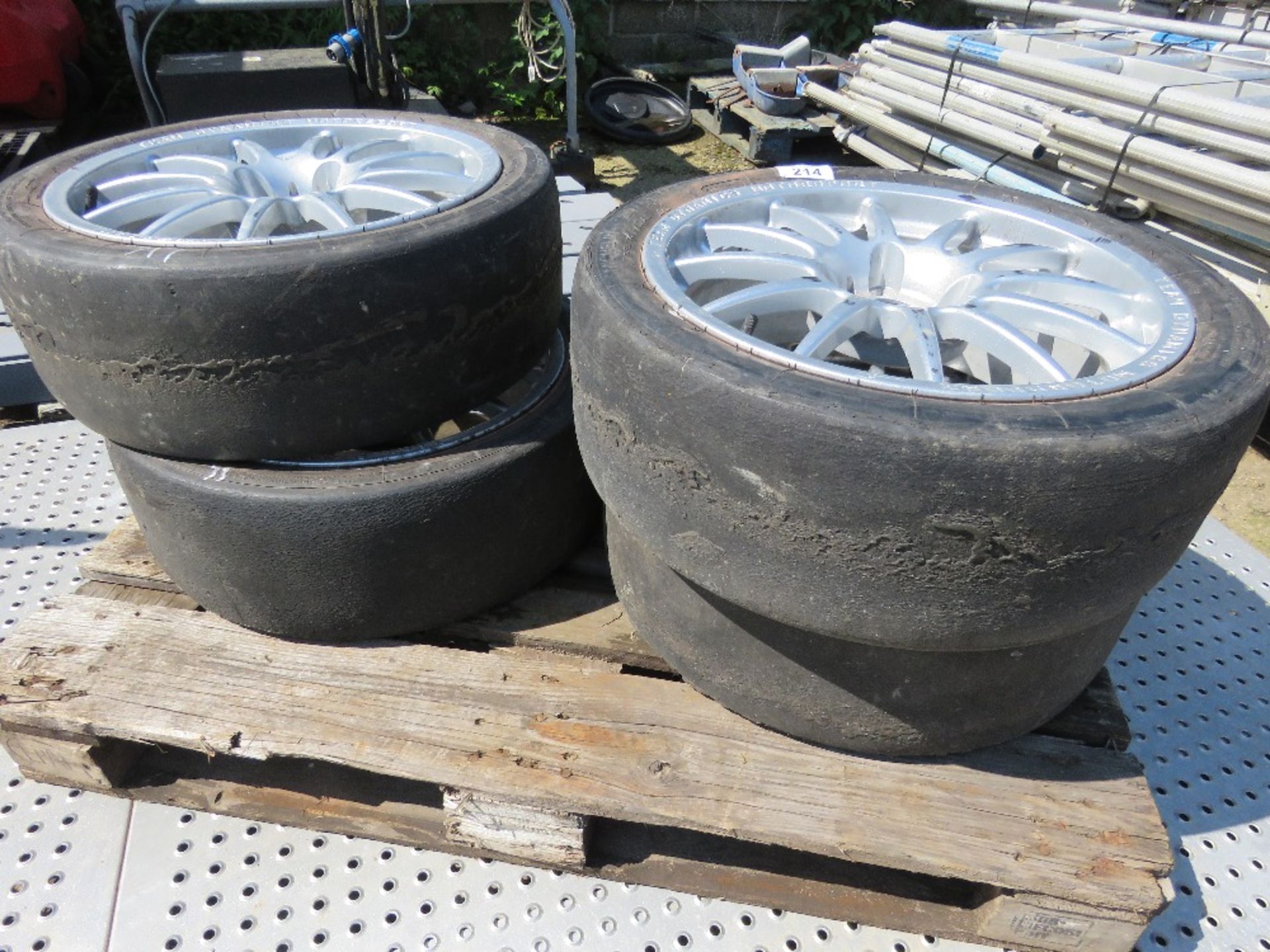 SET OF 4NO TEAM DYNAMICS MOTORSPORT RACING WHEELS AND TYRES, PREVIOUSLY USED ON AN ALFA ROMEO 33 RA