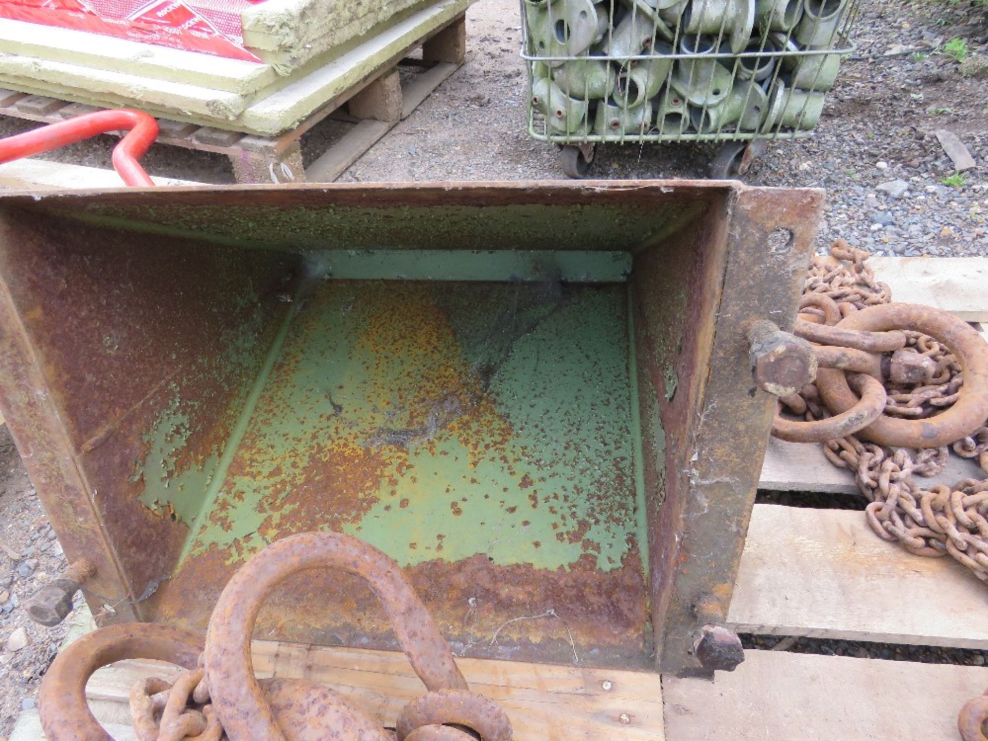 ASSORTD LIFTING CHAINS PLUS A ROLLER STAND.....THIS LOT IS SOLD UNDER THE AUCTIONEERS MARGIN SCHEME, - Image 5 of 5