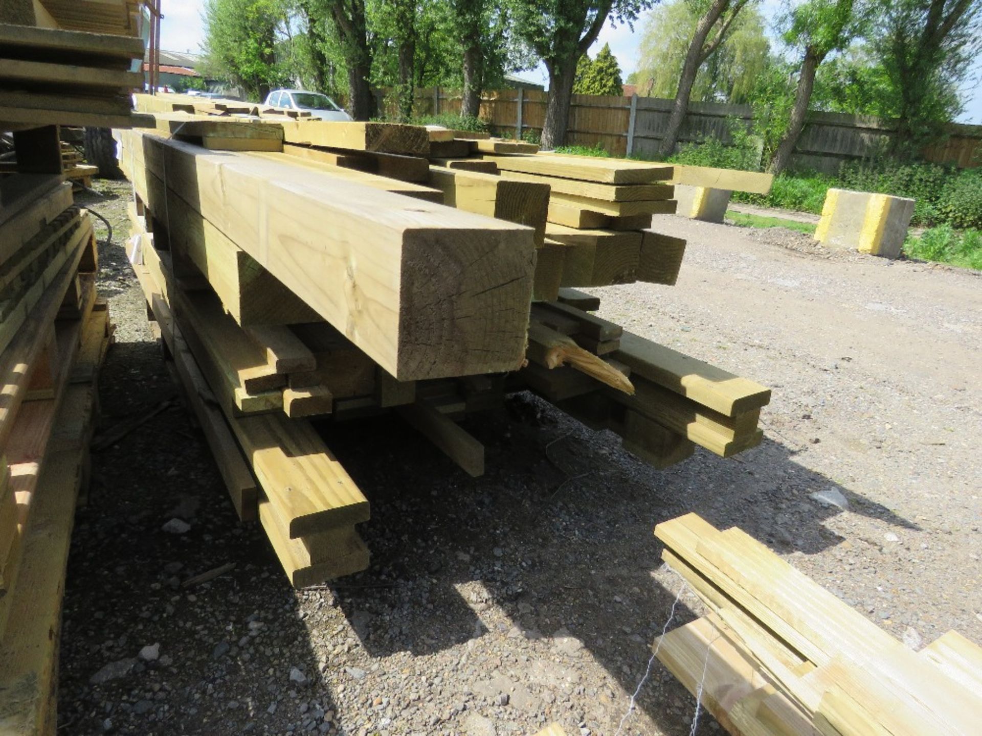 2 X BUNDLES OF TREATED FENCING TIMBERS, POSTS AND BOARDS AS SHOWN, 7-10FT LENGTH APPROX. - Image 4 of 5