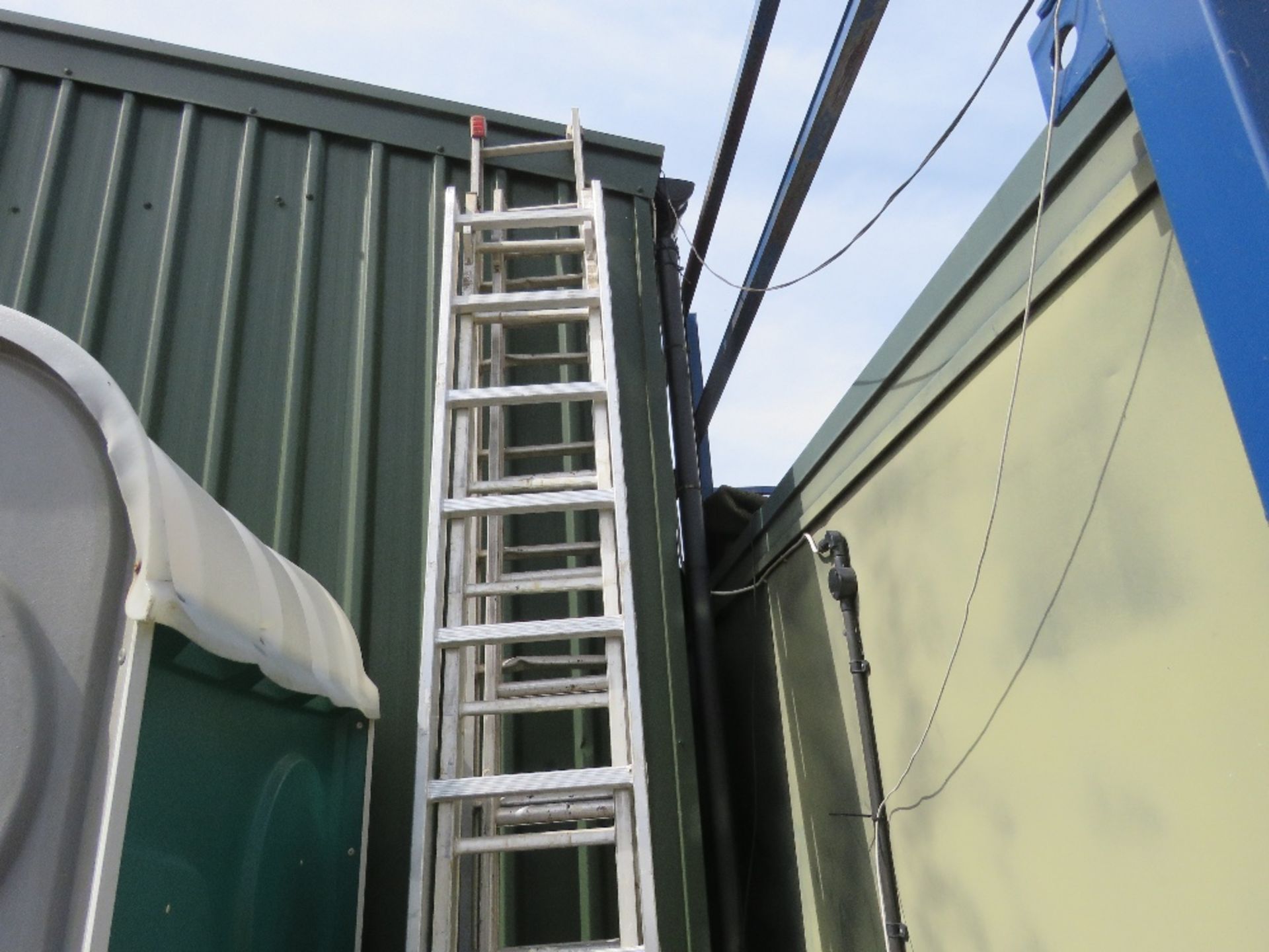 4NO ALUMINIUM SINGLE STAGE LADDERS SECTIONS. - Image 2 of 3
