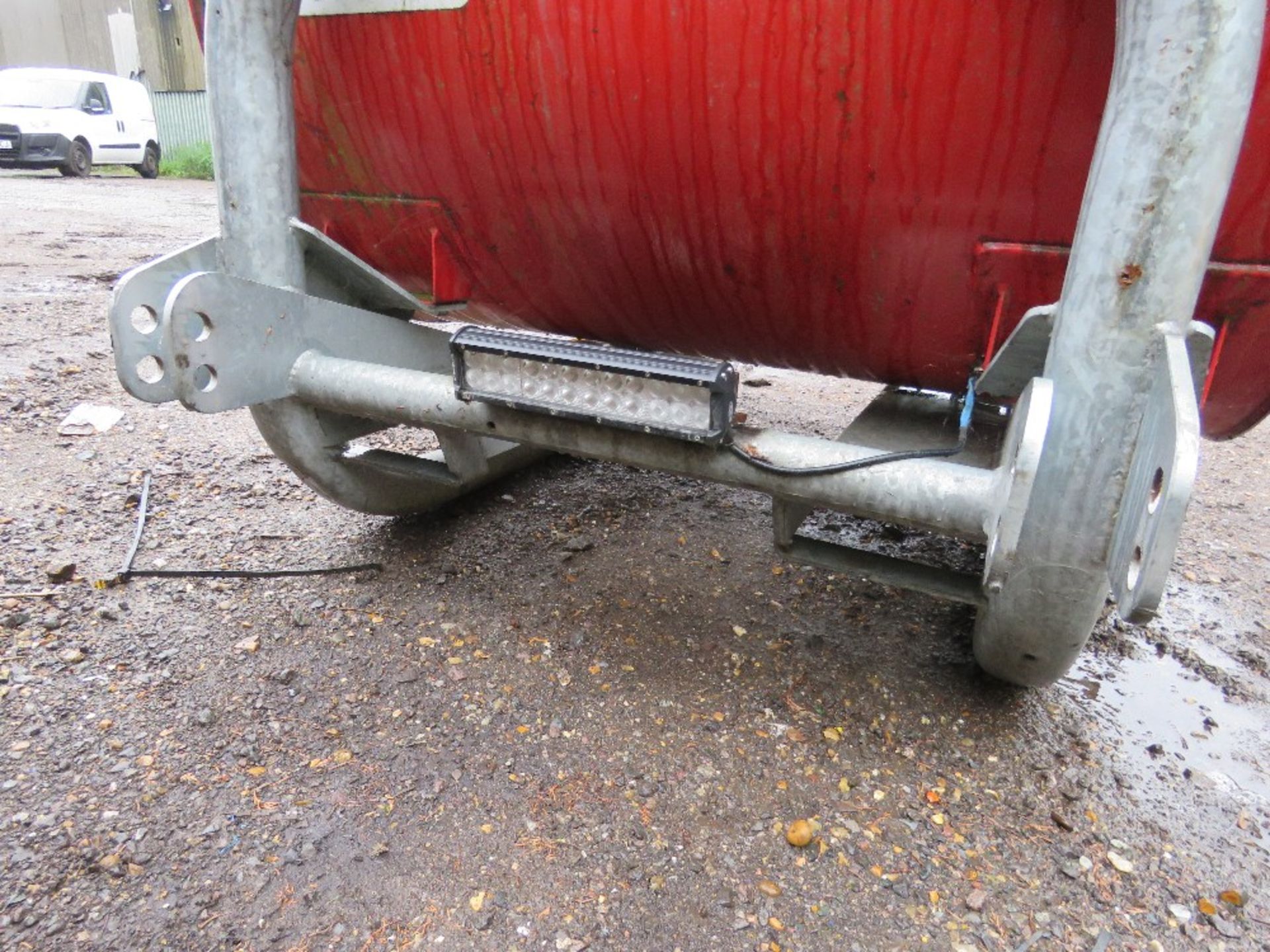 FUEL PROOF 500 LITRE TRACTOR FRONT LINKAGE MOUNTED BUNDED FUEL TANK. YEAR 2019 BUILD WITH PIUSI 12VO - Image 5 of 8