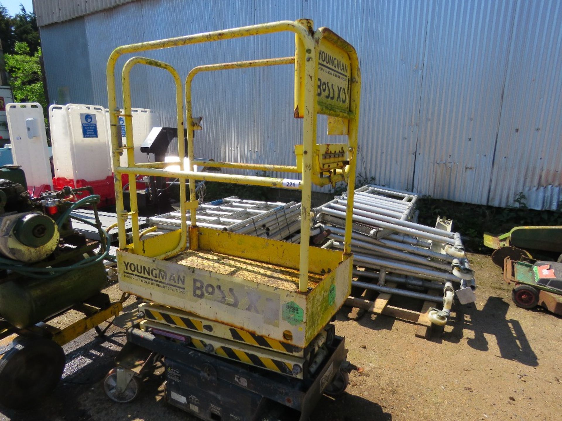 BOSS X3 SCISSOR LIFT ACCESS UNIT.....THIS LOT IS SOLD UNDER THE AUCTIONEERS MARGIN SCHEME, THEREFORE
