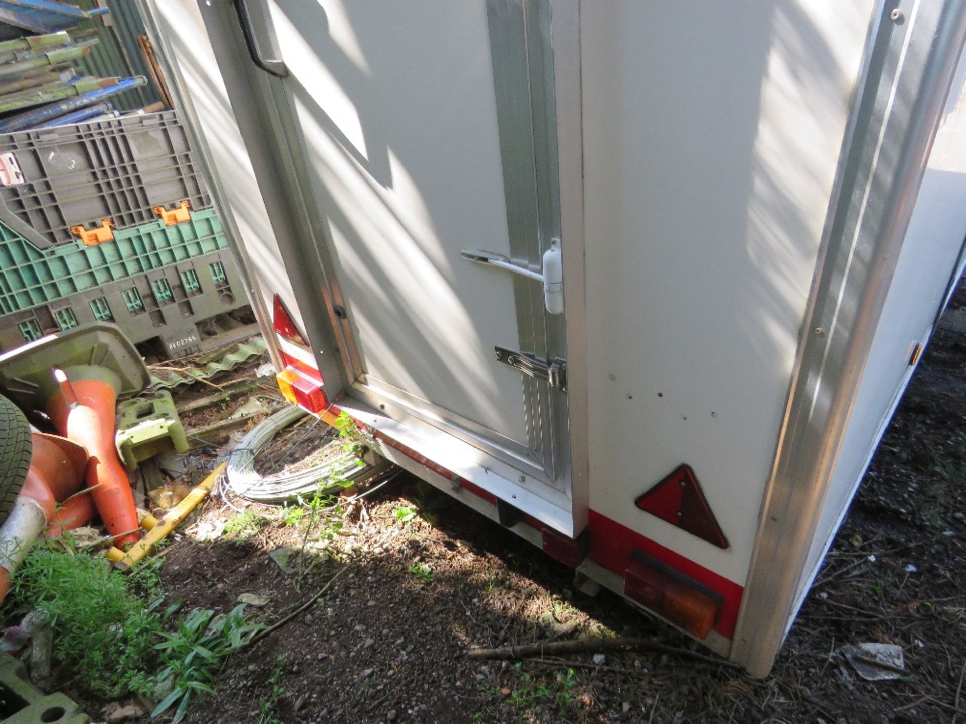 SMH DECONTAMINATION TRAILER, SINGLE AXLED. 10FT BODY SIZE APPROX. WITH HONDA GAS/PETROL GENERATOR & - Image 8 of 20