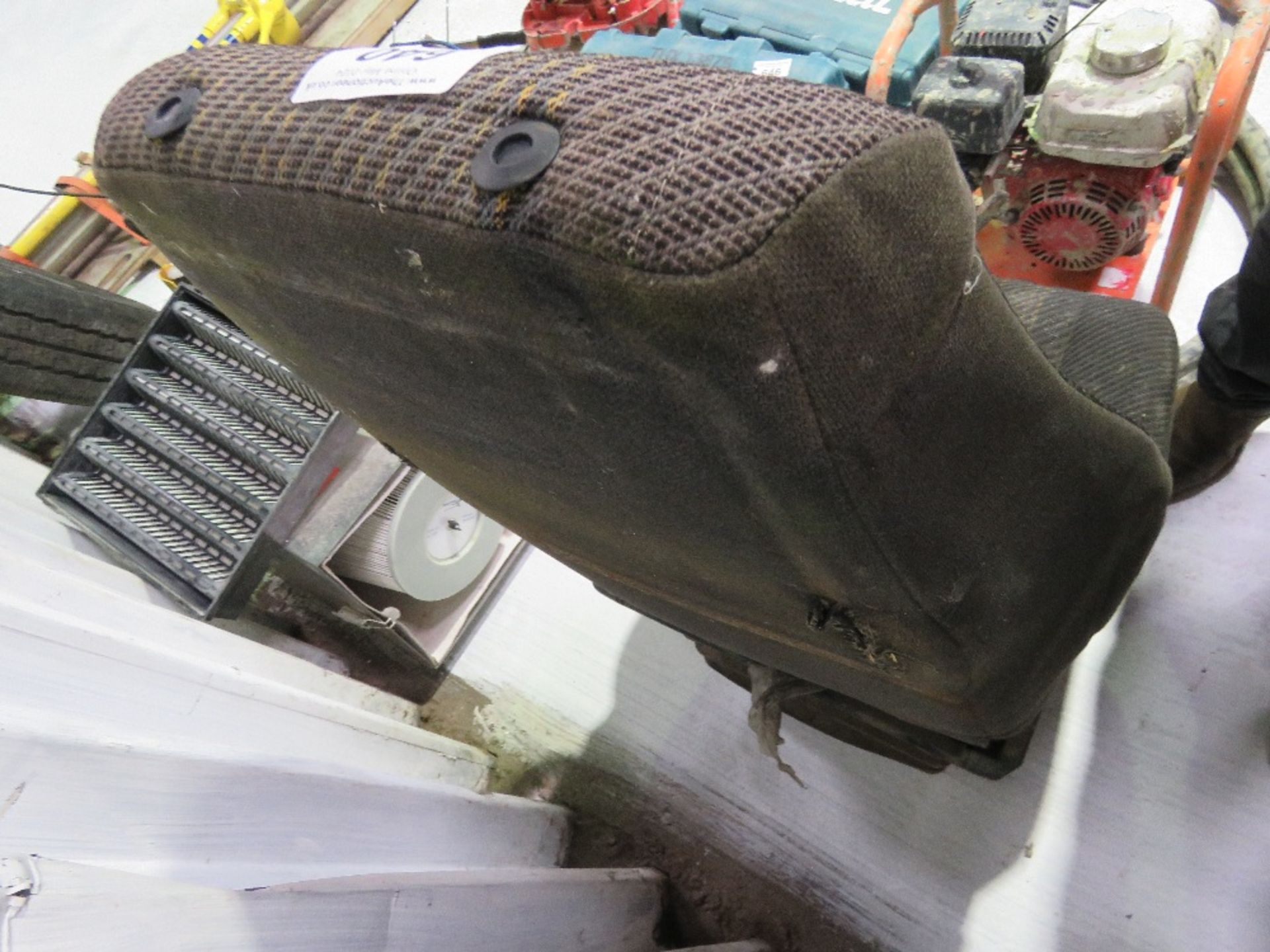 ISRI ADJUSTABLE MACHINE / TRUCK DRIVERS SEAT.....THIS LOT IS SOLD UNDER THE AUCTIONEERS MARGIN SCHEM - Image 3 of 3