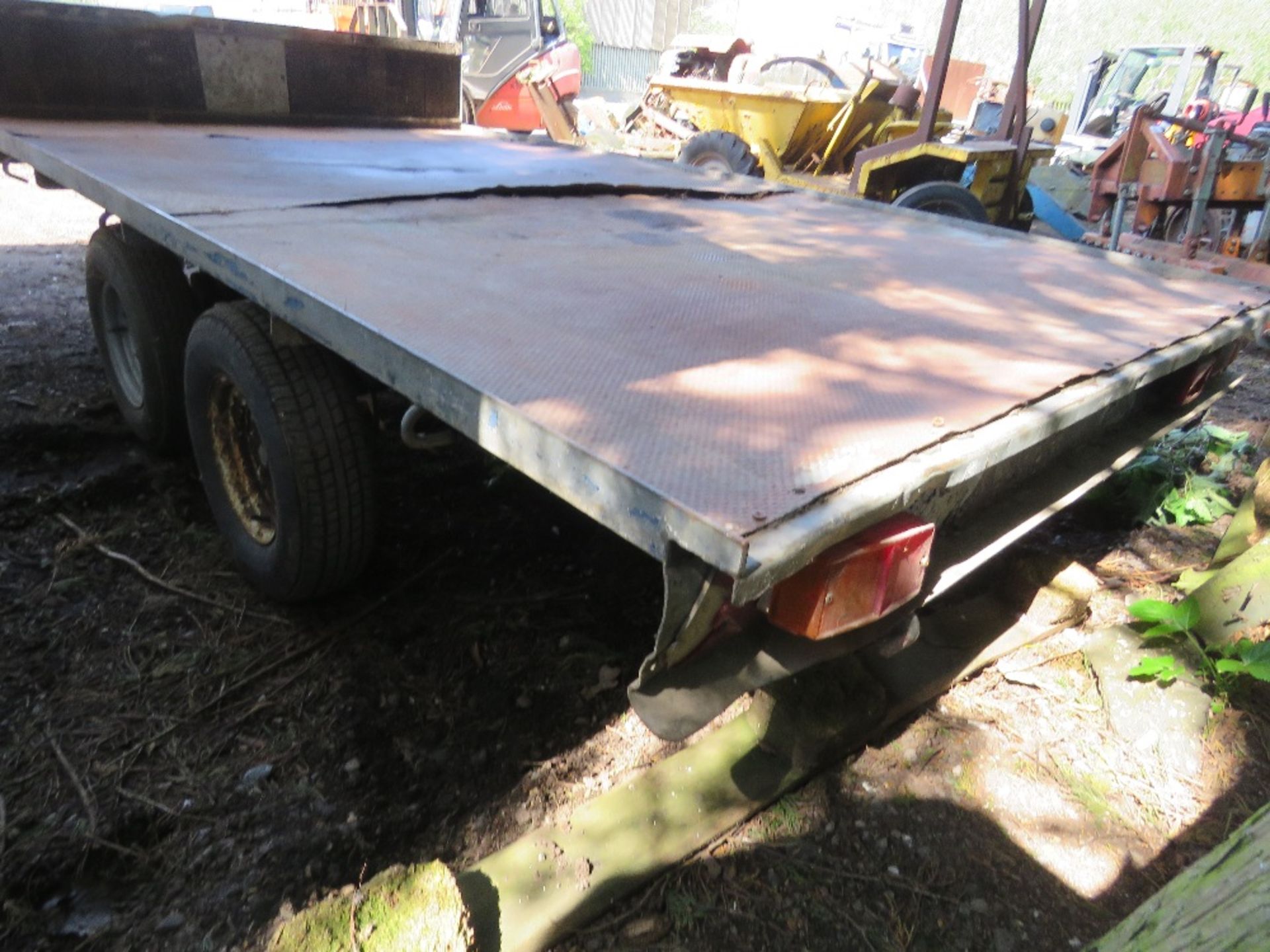 TWIN AXLED FLAT TRAILER, 10FT LENGTH APPROX, BALL HITCH COUPLING. - Image 7 of 9