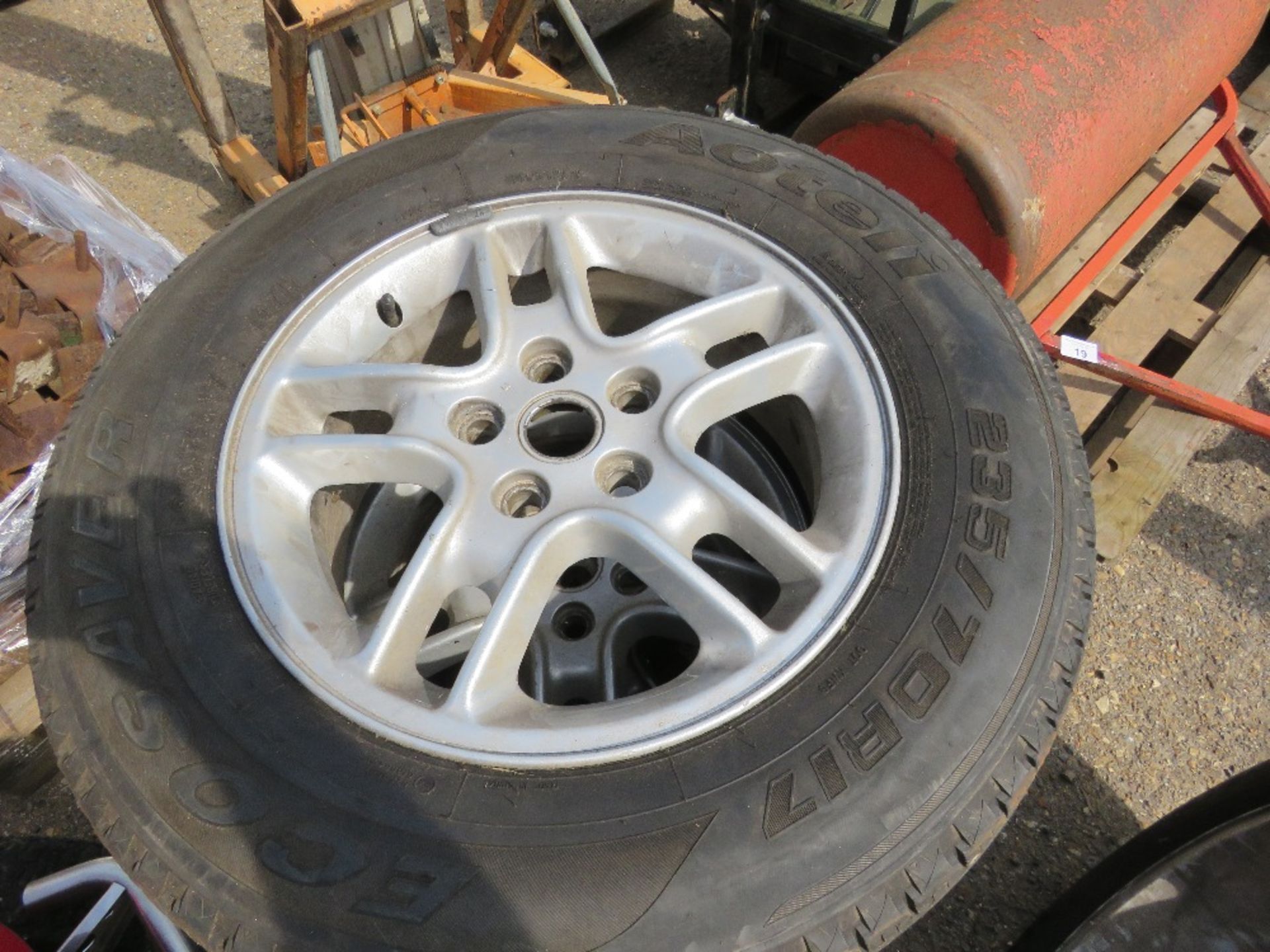 4NO ALLOY WHEELS AND TYRES 235-70 R17....THIS LOT IS SOLD UNDER THE AUCTIONEERS MARGIN SCHEME, THERE - Image 5 of 8