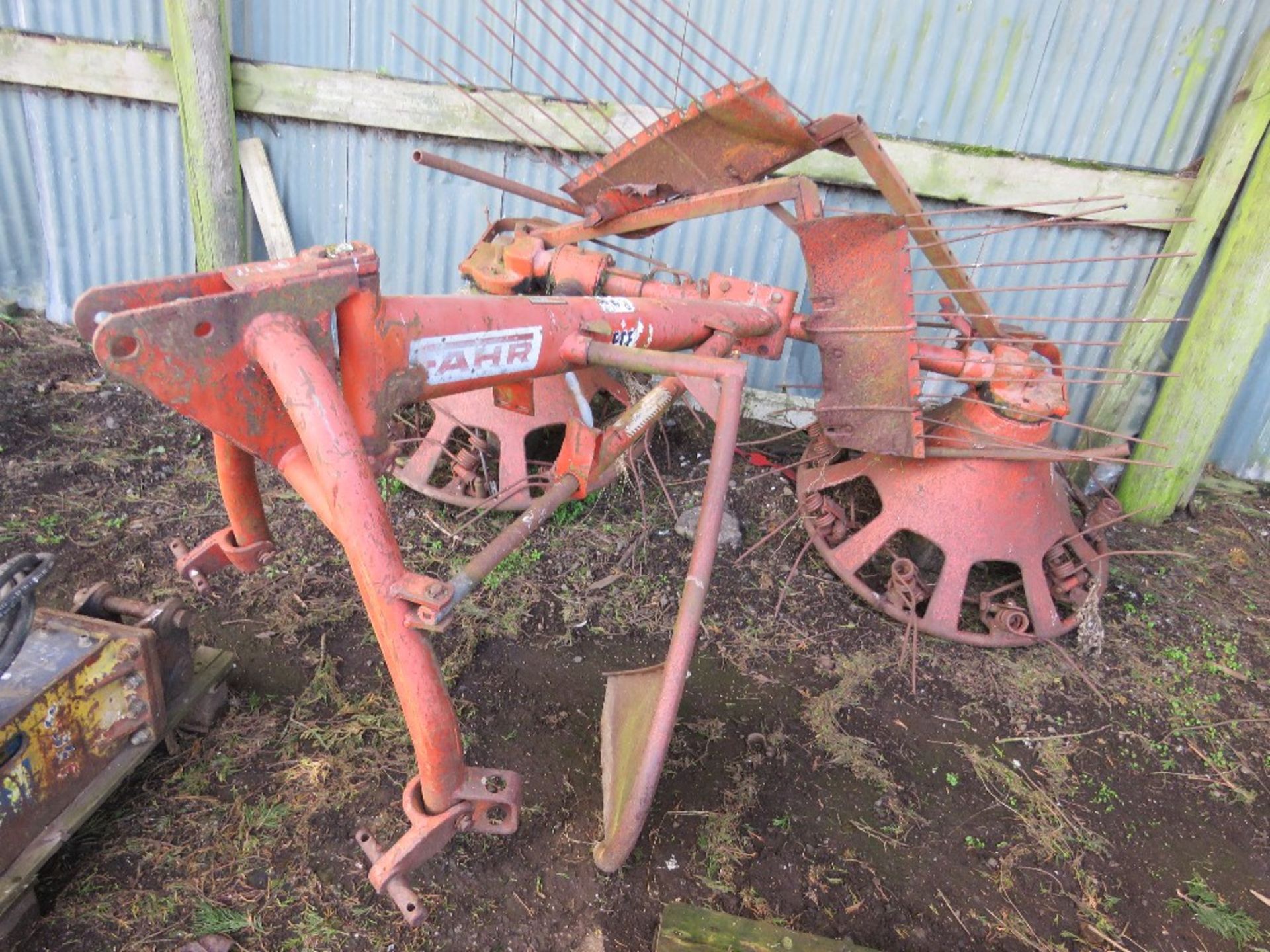 FAHR TRACTOR MOUNTED HAY TUNER. - Image 4 of 7