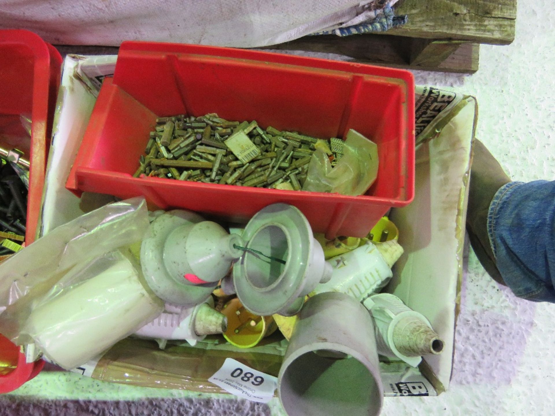 BOX OF 110VOLT PLUGS PLUS A BOX OF SUNDRIES.....THIS LOT IS SOLD UNDER THE AUCTIONEERS MARGIN SCHEME - Image 4 of 5