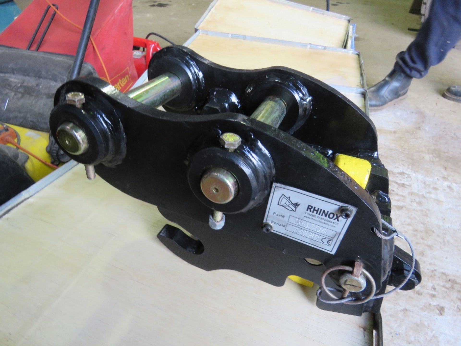 RHINOX MODEL 1304 MANUAL QUICK HITCH ASSEMBLY FOR MINI EXCAVATOR, BOXED, UNUSED. - Image 3 of 3