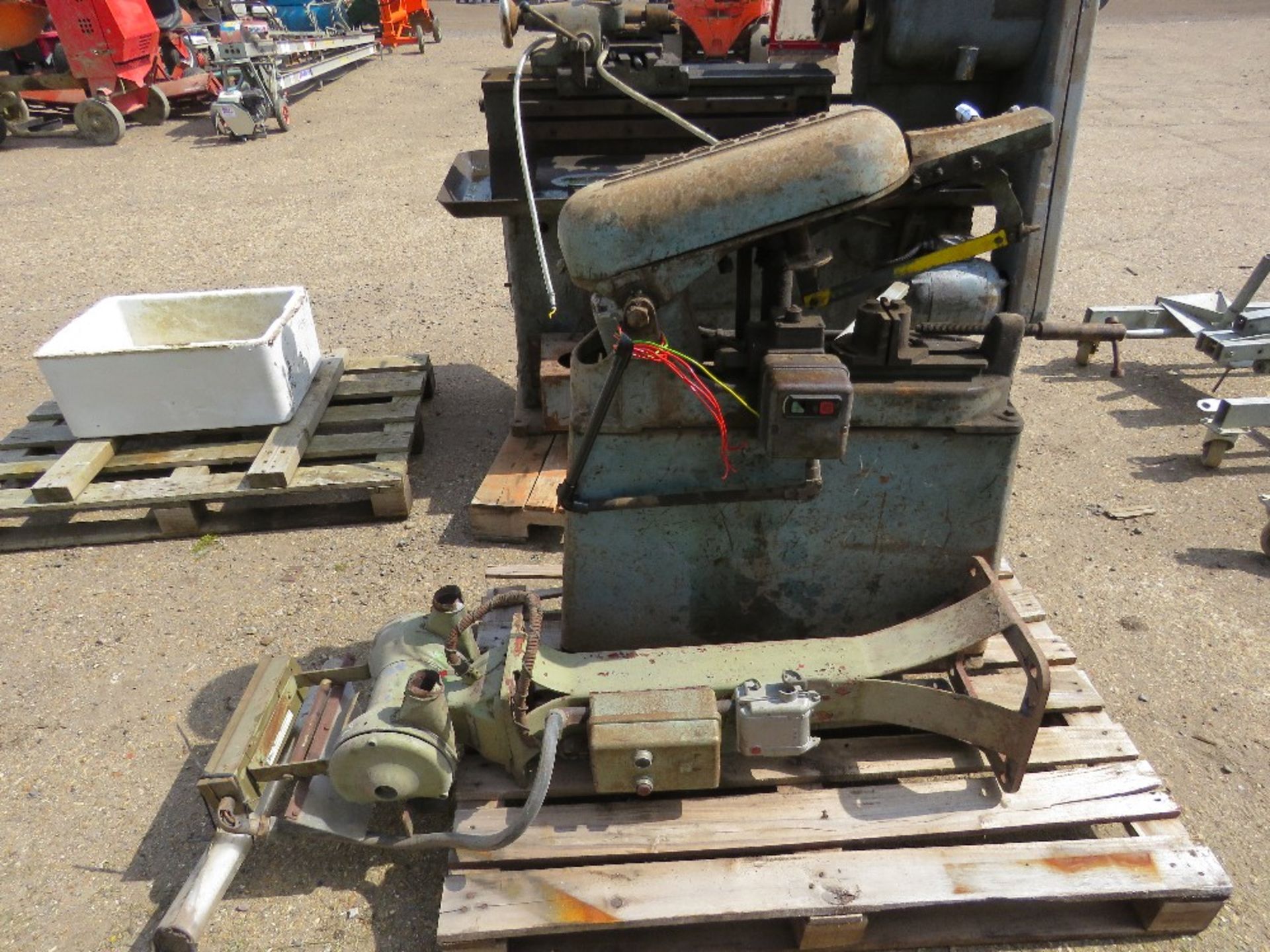 POWER HACKSAW PLUS A PEDESTAL GRINDER.....THIS LOT IS SOLD UNDER THE AUCTIONEERS MARGIN SCHEME, THER