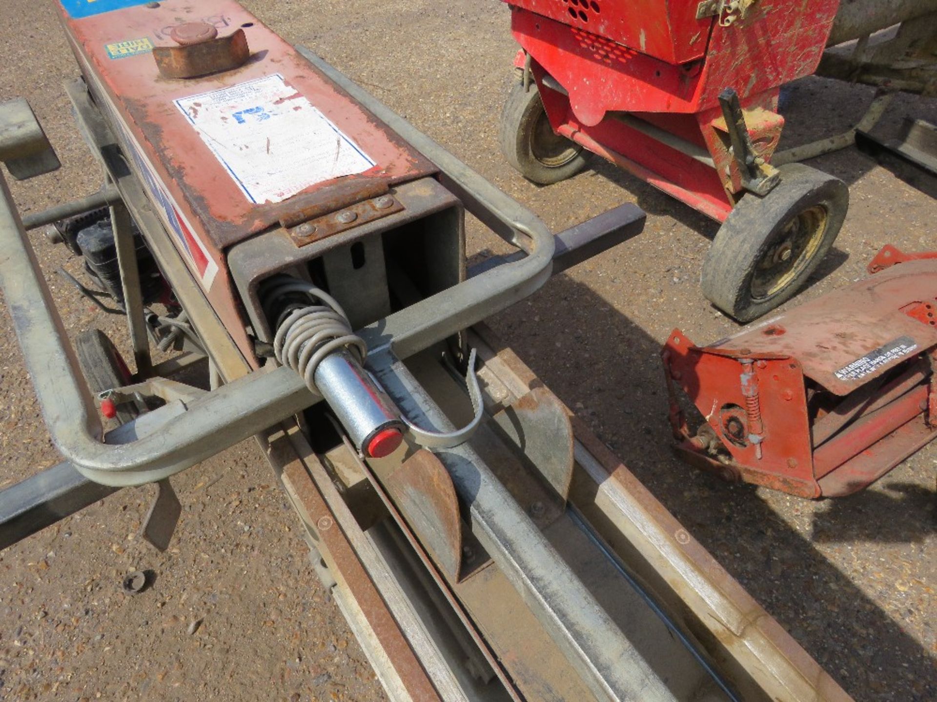 BUMPA PETROL ENGINED TILE HOIST WITH HONDA ENGINE, 32FT OVERALL LENGTH APPROX. - Image 15 of 15