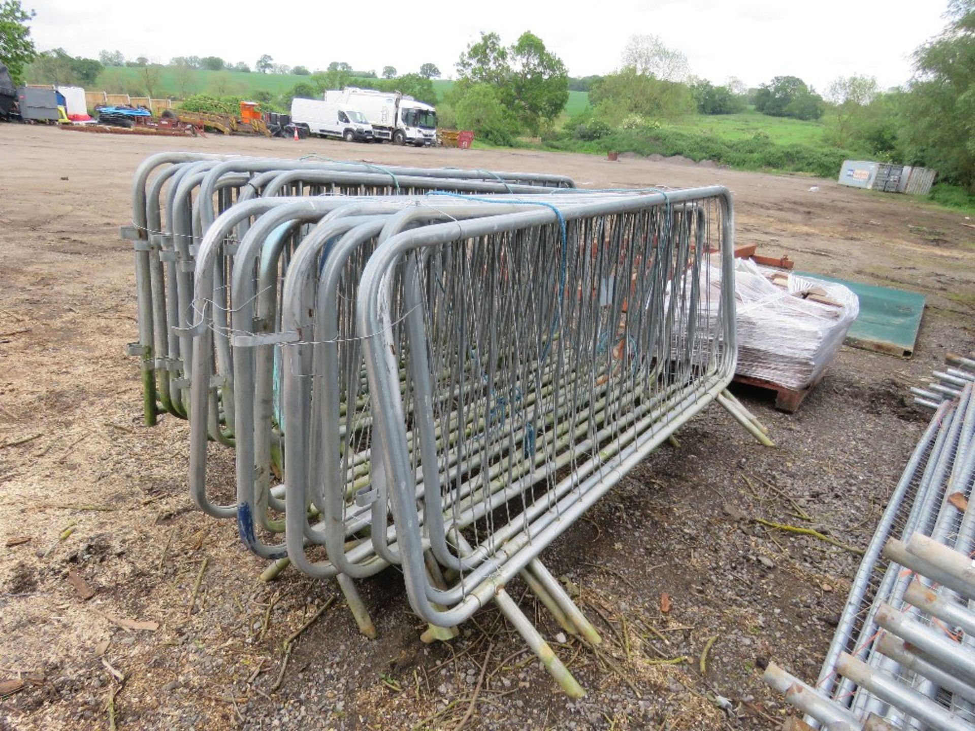 22NO METAL CROWD BARRIERS.....THIS LOT IS SOLD UNDER THE AUCTIONEERS MARGIN SCHEME, THEREFORE NO VAT - Image 4 of 4