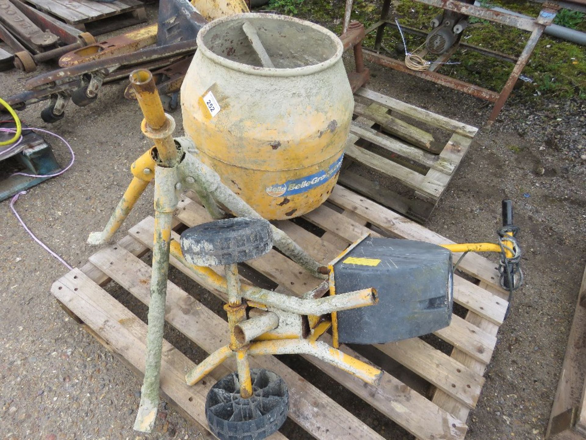 SMALL SIZED CEMENT MIXER 240VOLT POWERED.....THIS LOT IS SOLD UNDER THE AUCTIONEERS MARGIN SCHEME, T - Image 2 of 5
