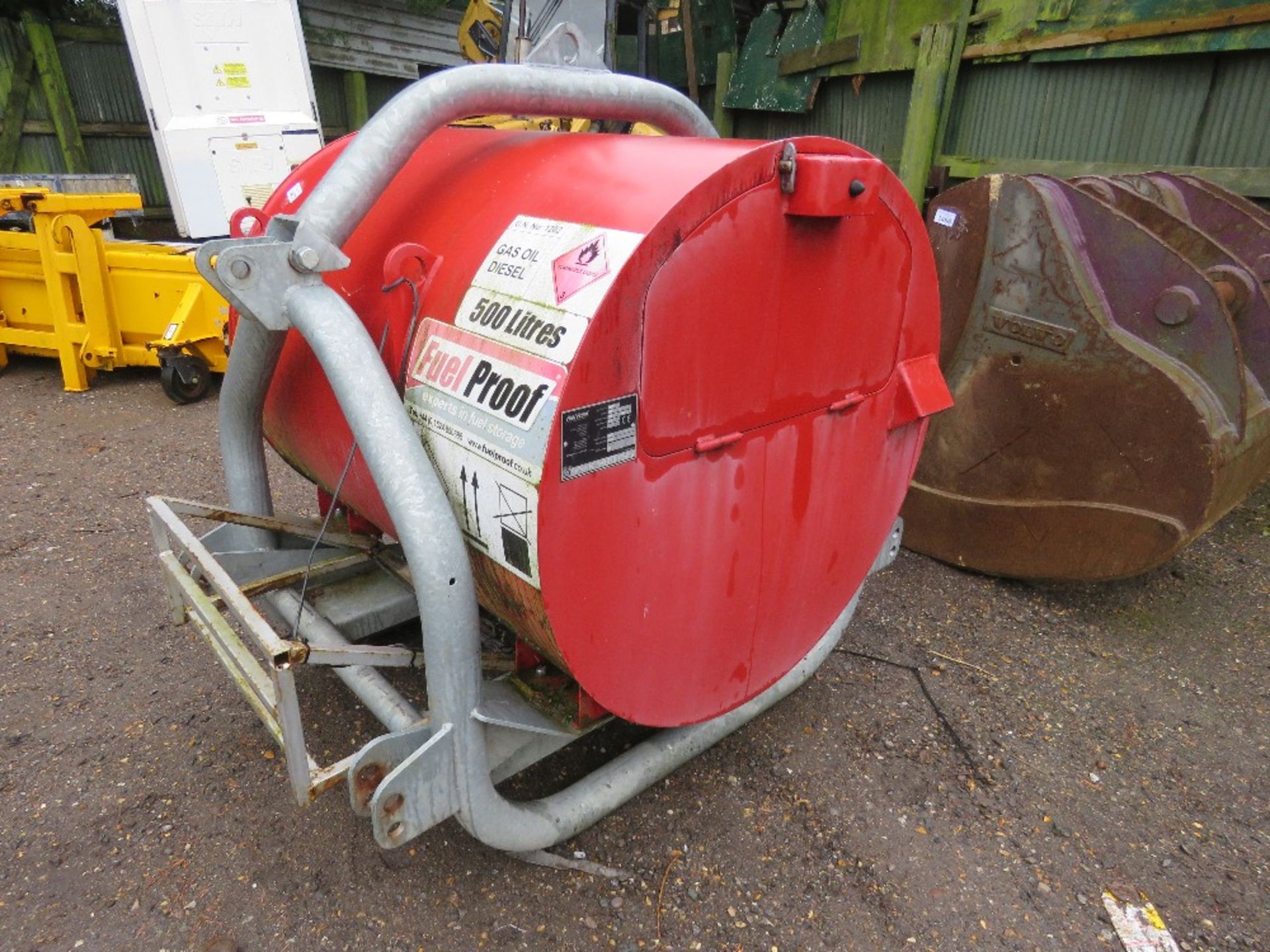 FUEL PROOF 500 LITRE TRACTOR FRONT LINKAGE MOUNTED BUNDED FUEL TANK. YEAR 2019 BUILD WITH PIUSI 12VO