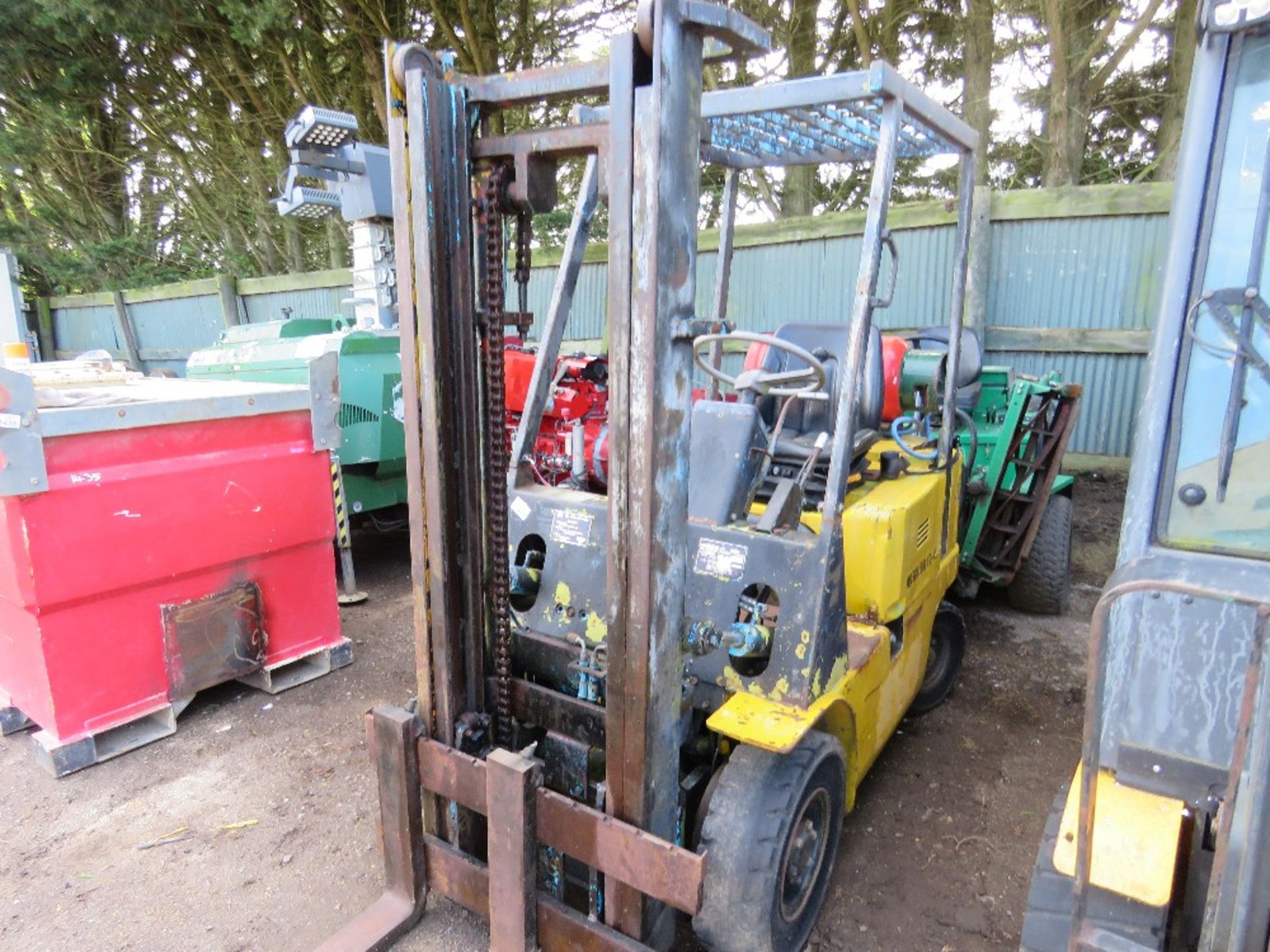 MITSUBISHI FG15 GAS POWERED FORKLIFT. WHEN TESTED WAS SEEN TO START AND RUN BRIEFLY BUT CUTTING OUT. - Image 3 of 8