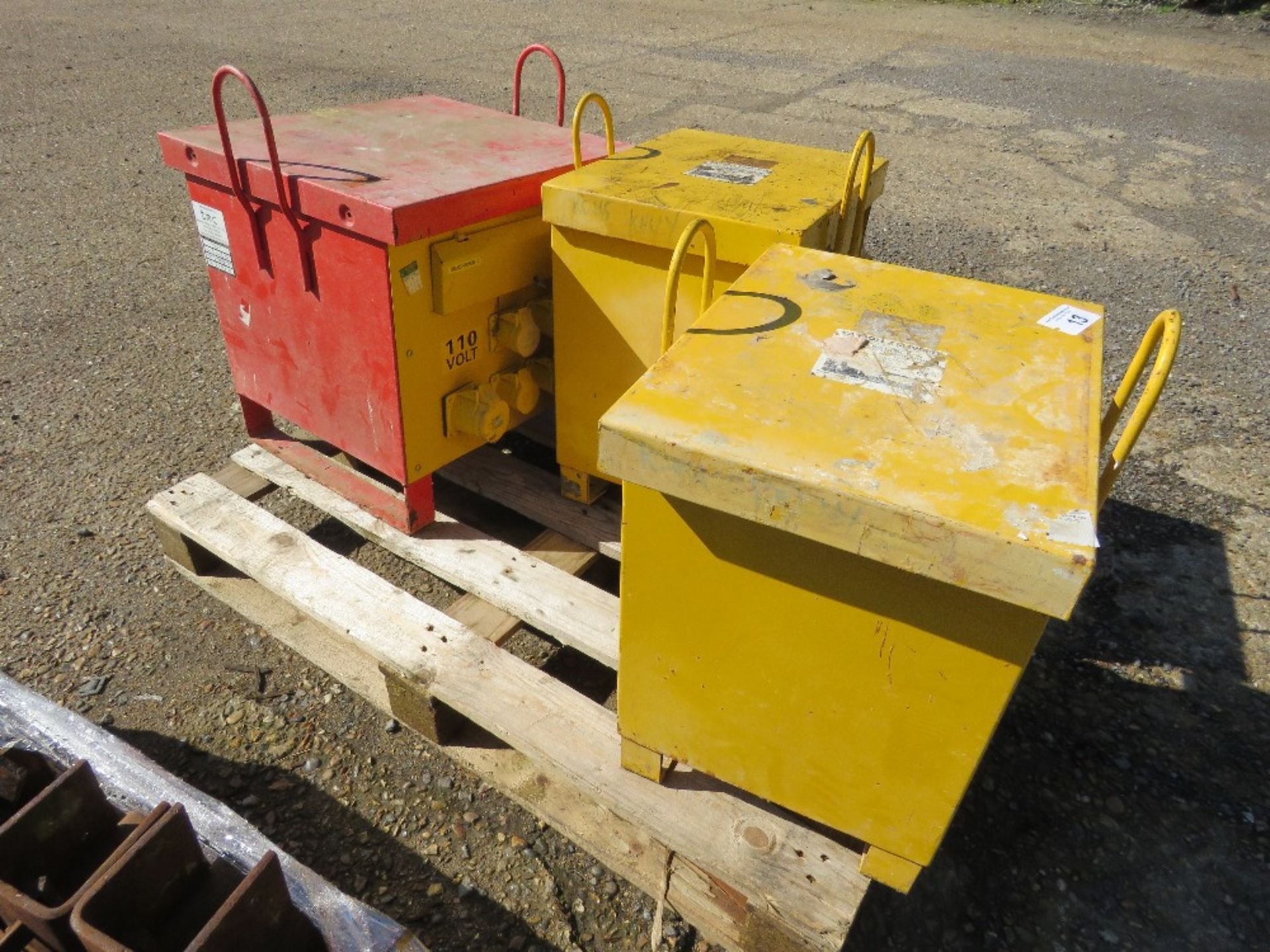 3 X LARGE SIZED SITE TRANSFORMERS. - Image 2 of 4