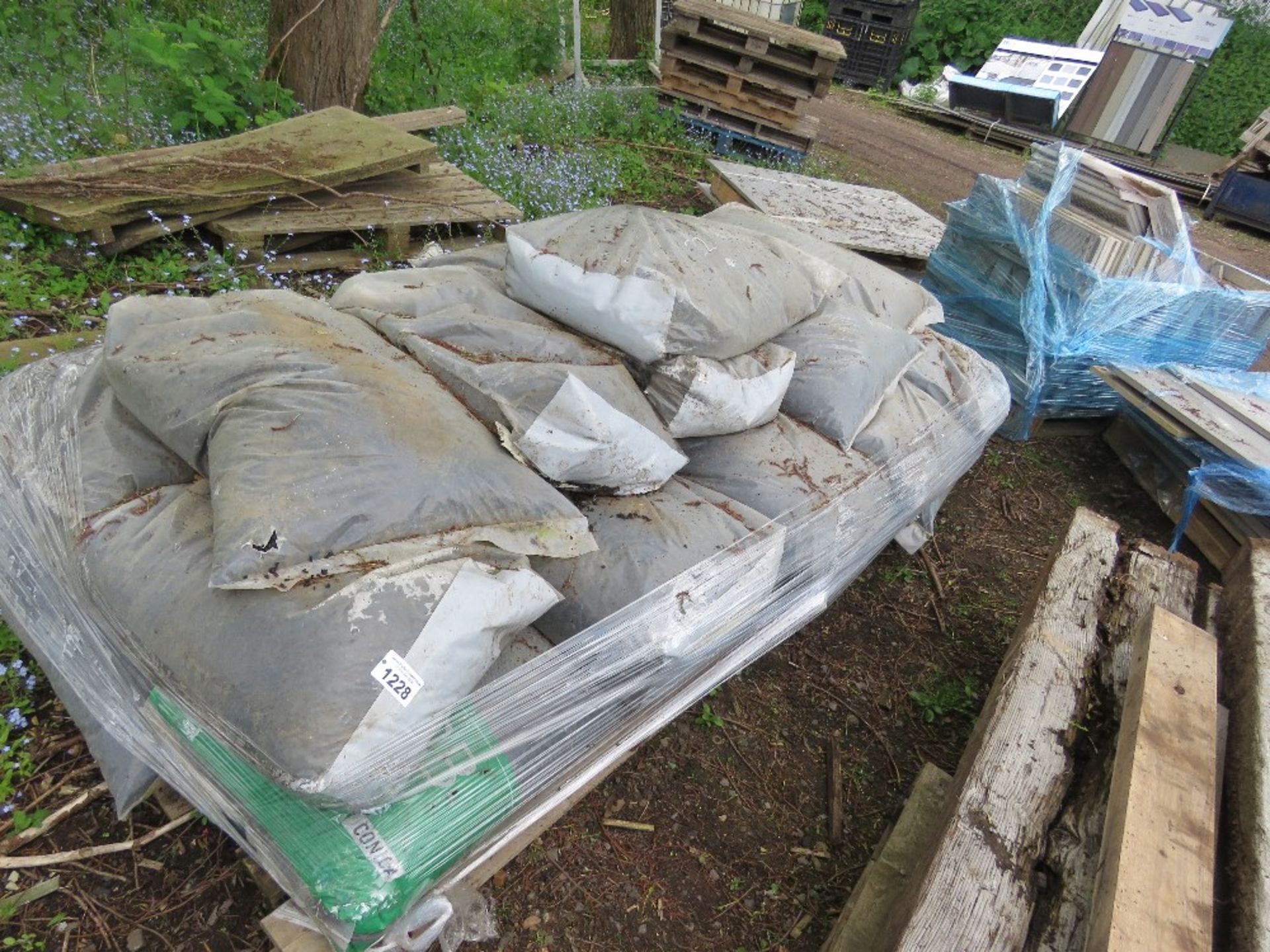 QUANTITY OF BAGS OF CHIPPED RUBBER FOR MENAGE / PLAY AREA.....THIS LOT IS SOLD UNDER THE AUCTIONEERS