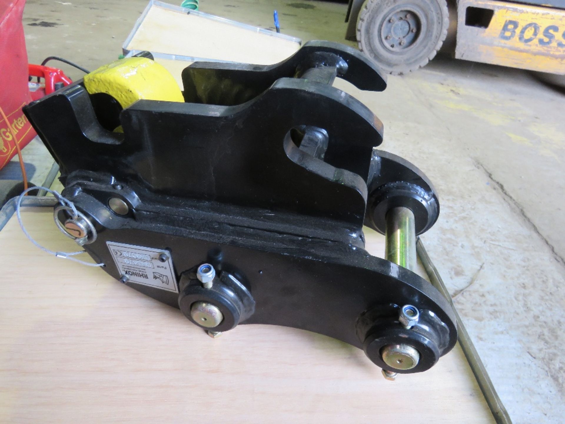 RHINOX MODEL 3479 MANUAL QUICK HITCH ASSEMBLY FOR MINI EXCAVATOR, BOXED, UNUSED. - Image 3 of 3