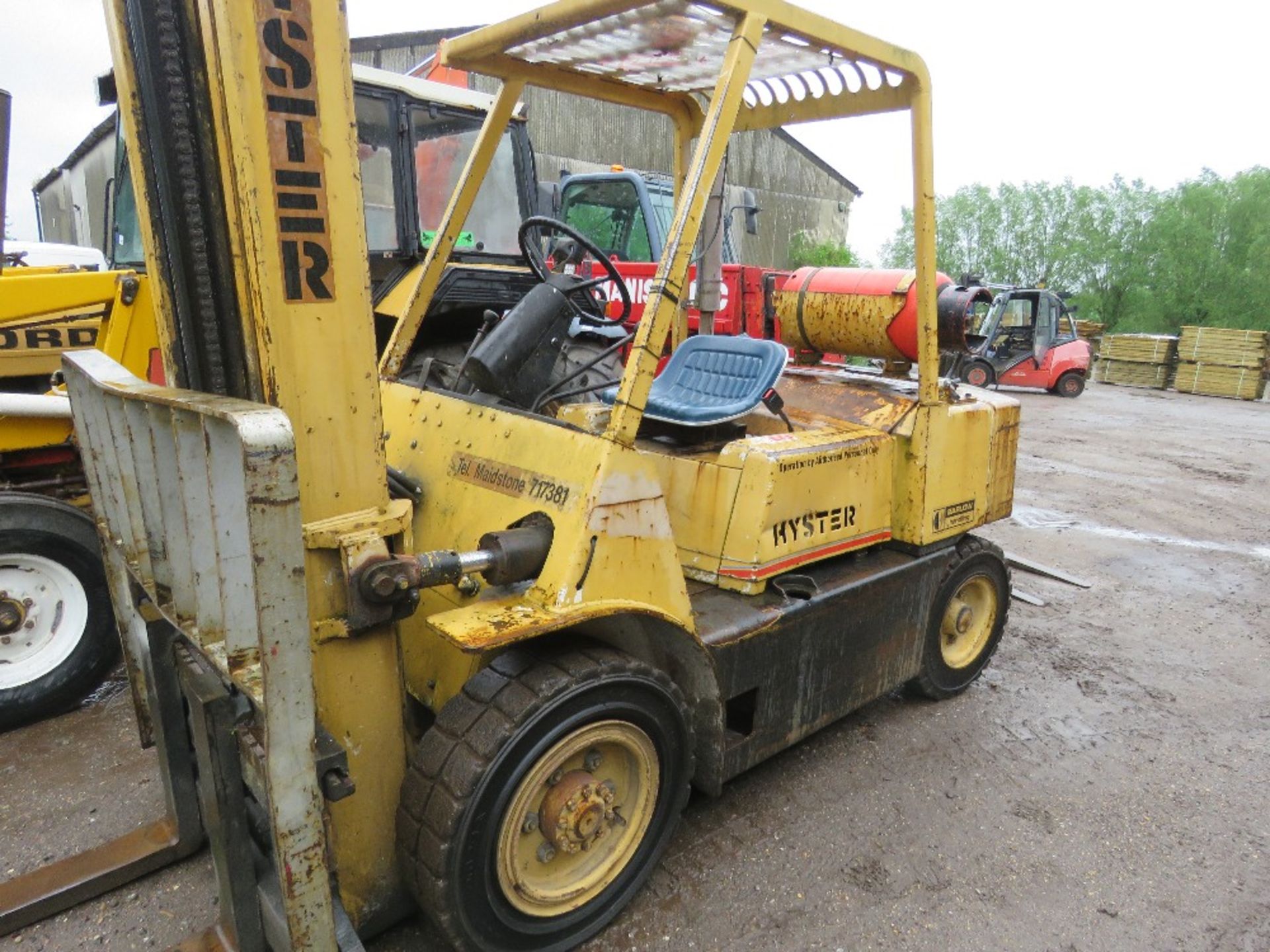 HYSTER GAS POWERED FORKLIFT TRUCK WITH SIDE SHIFT, 3.5 TONNE RATED LIFT CAPACITY. WHEN TESTED WAS SE