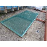 GREEN MESH SIDED GATE 5FT X 10FT6" APPROX.....THIS LOT IS SOLD UNDER THE AUCTIONEERS MARGIN SCHEME,