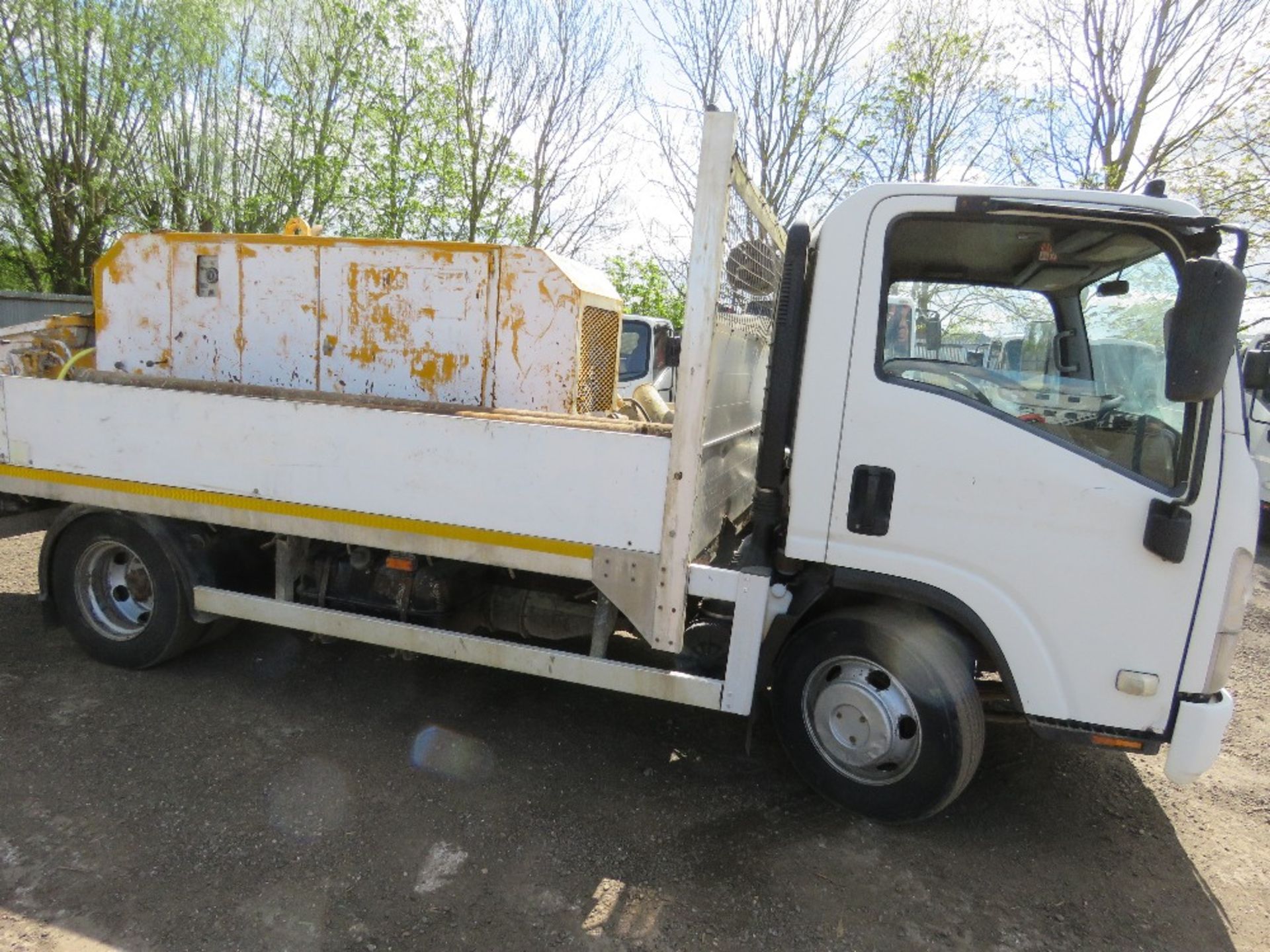 ISUZU CONCRETE PUMPING LORRY REG:AE61 AOF. EASYSHIFT GEARBOX. WITH V5. INCLUDES PIPES, CONNECTORS AN - Image 9 of 12