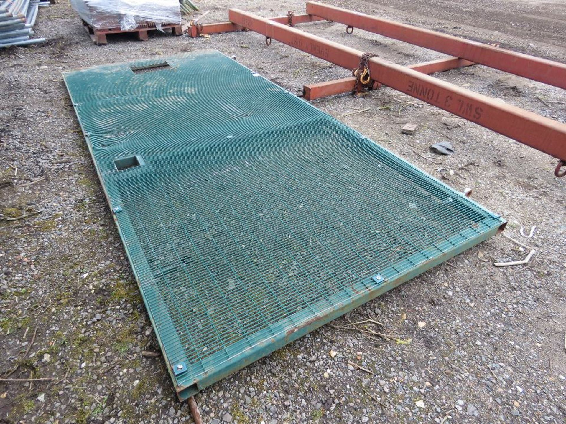 GREEN MESH SIDED GATE 5FT X 10FT6" APPROX.....THIS LOT IS SOLD UNDER THE AUCTIONEERS MARGIN SCHEME, - Bild 3 aus 4