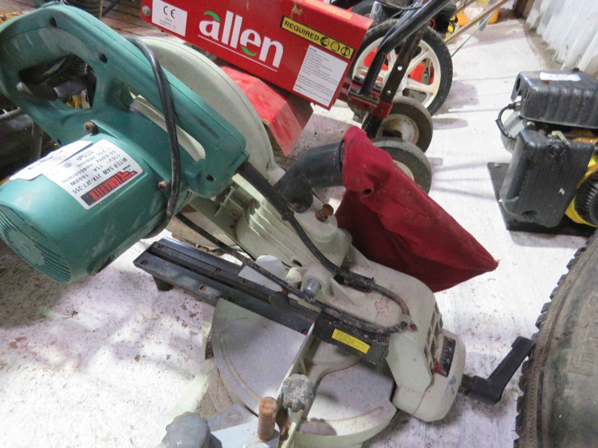 MITRE SAW 110VOLT POWERED.OWNER MOVING HOUSE.....THIS LOT IS SOLD UNDER THE AUCTIONEERS MARGIN SCHEM - Image 2 of 4