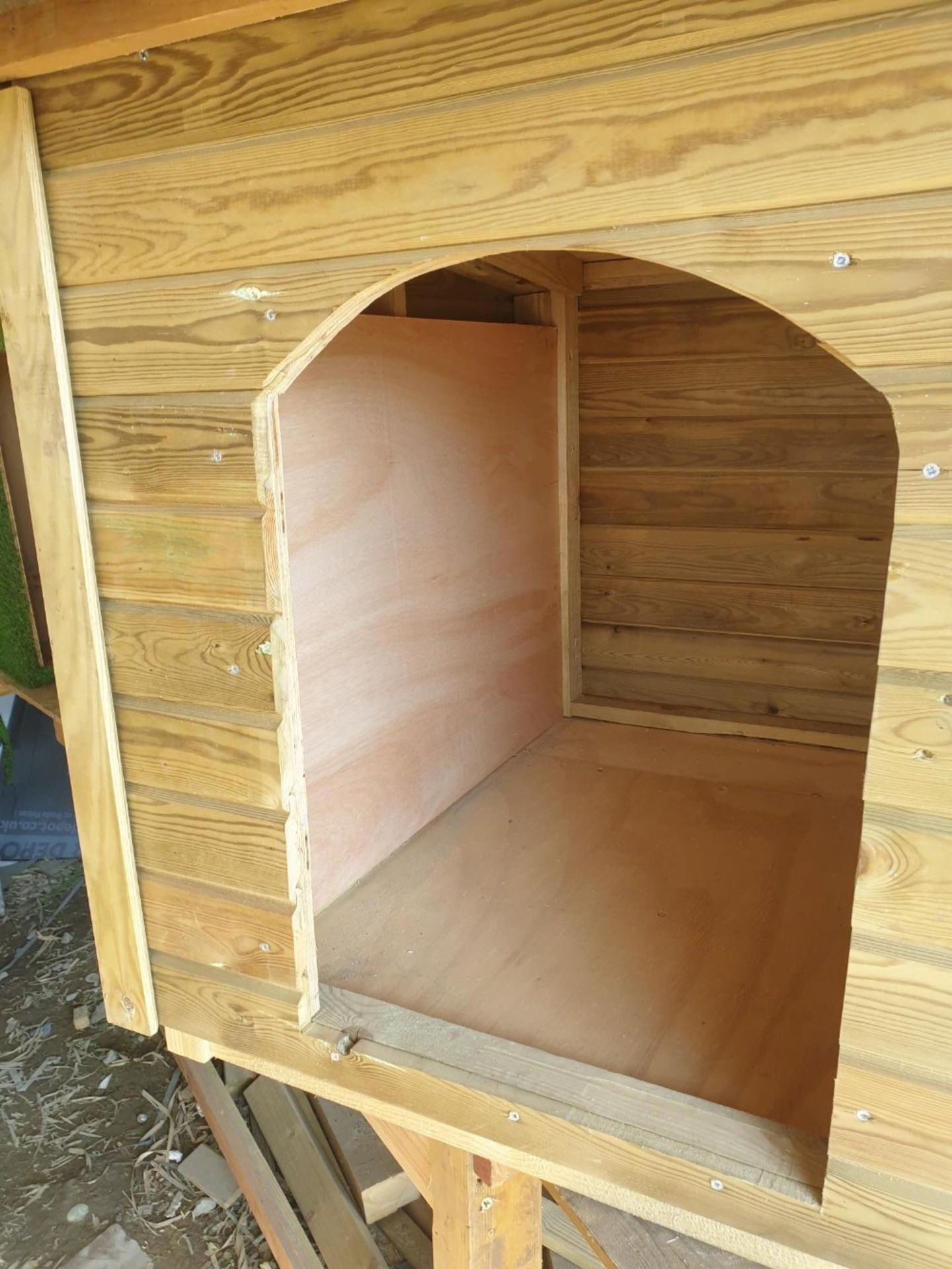 SECTIONAL WOODEN DOG KENNEL.35" LENGTH X 35.5" WIDE X 35" HEIGHT APPROX - Image 6 of 6