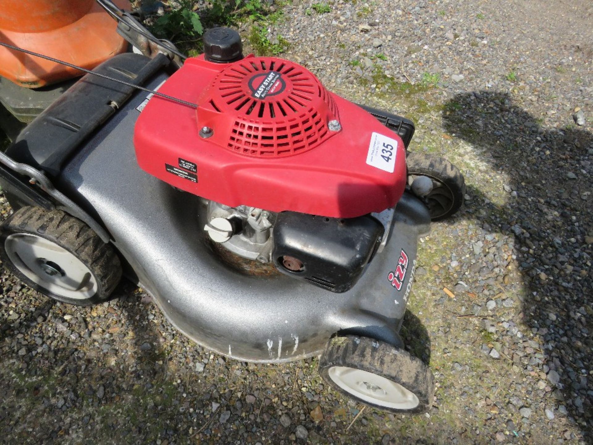 HONDA IZY PETROL ENGINED MOWER NO COLLECTOR. ....THIS LOT IS SOLD UNDER THE AUCTIONEERS MARGIN SCHE - Image 2 of 4